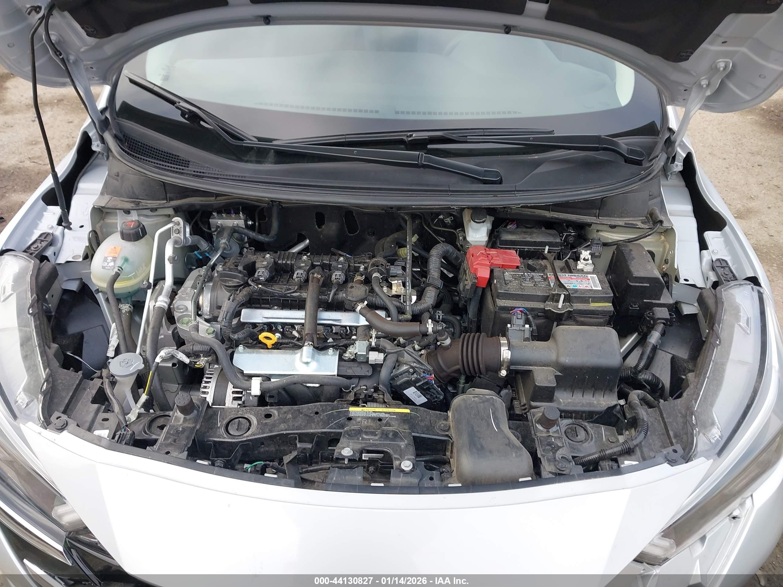 NISSAN VERSA image 10