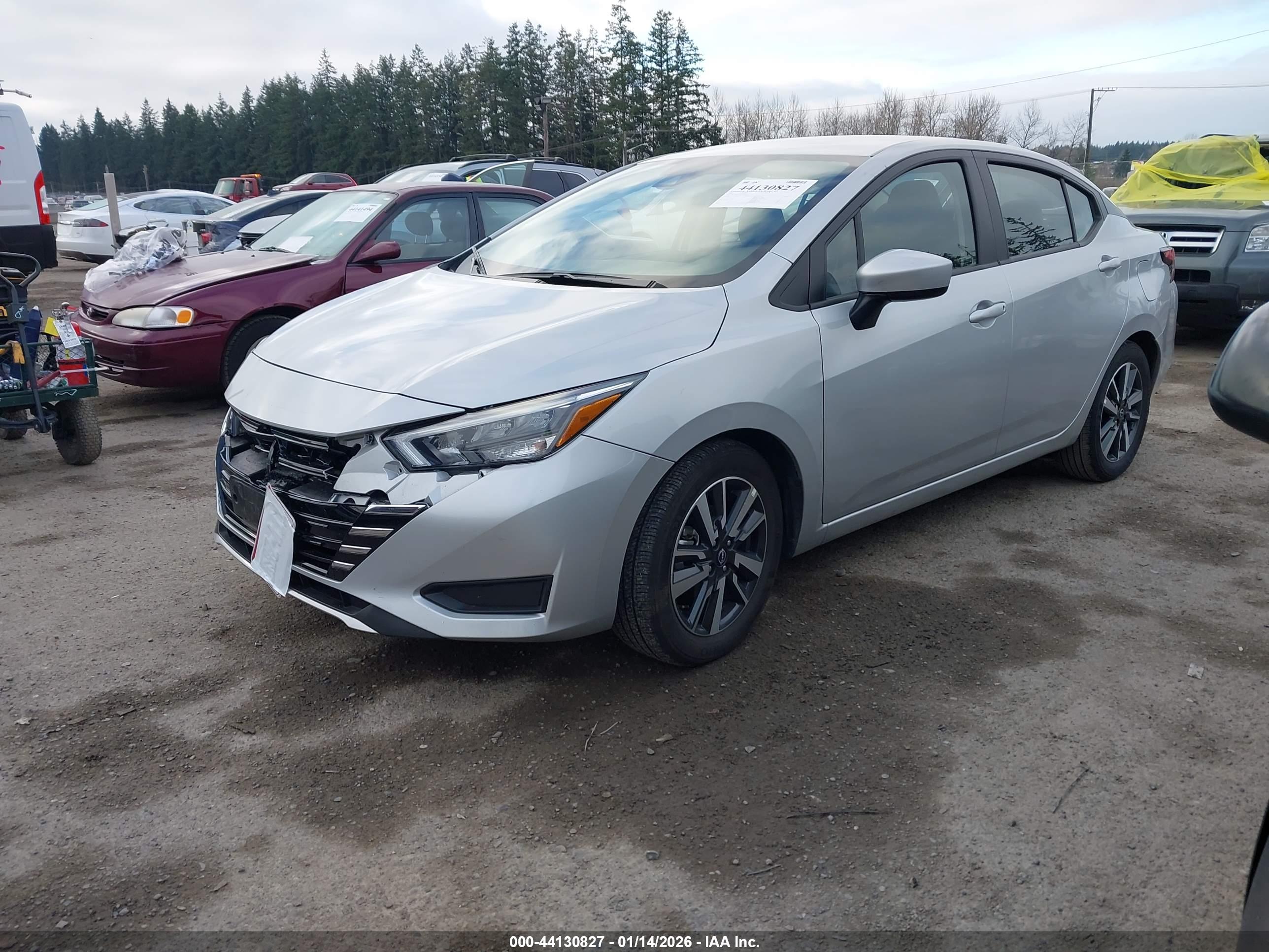 NISSAN VERSA image 2