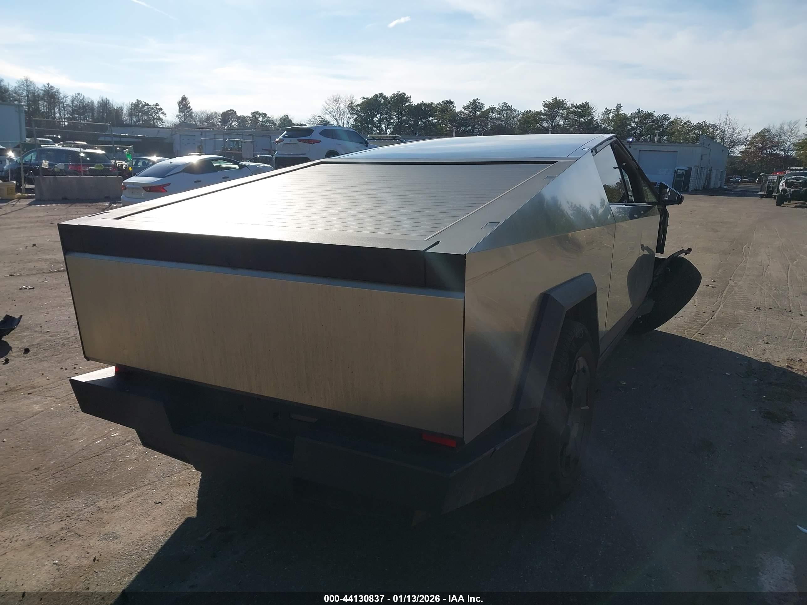 TESLA CYBERTRUCK image 4