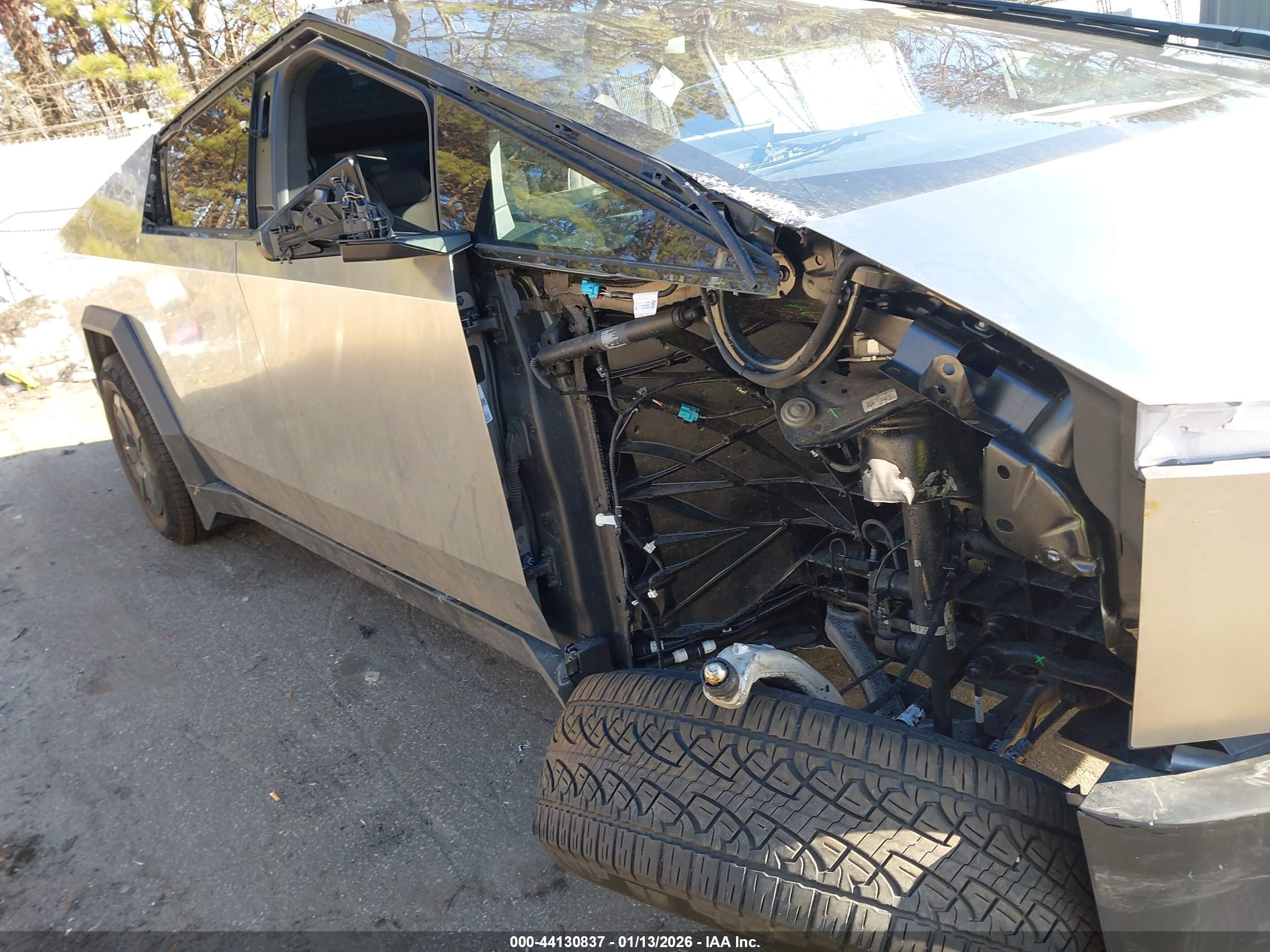 TESLA CYBERTRUCK image 6