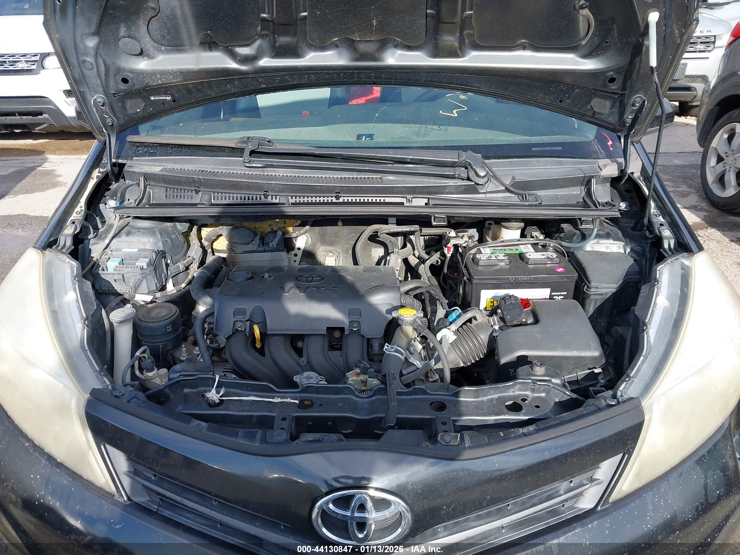 TOYOTA YARIS image 10