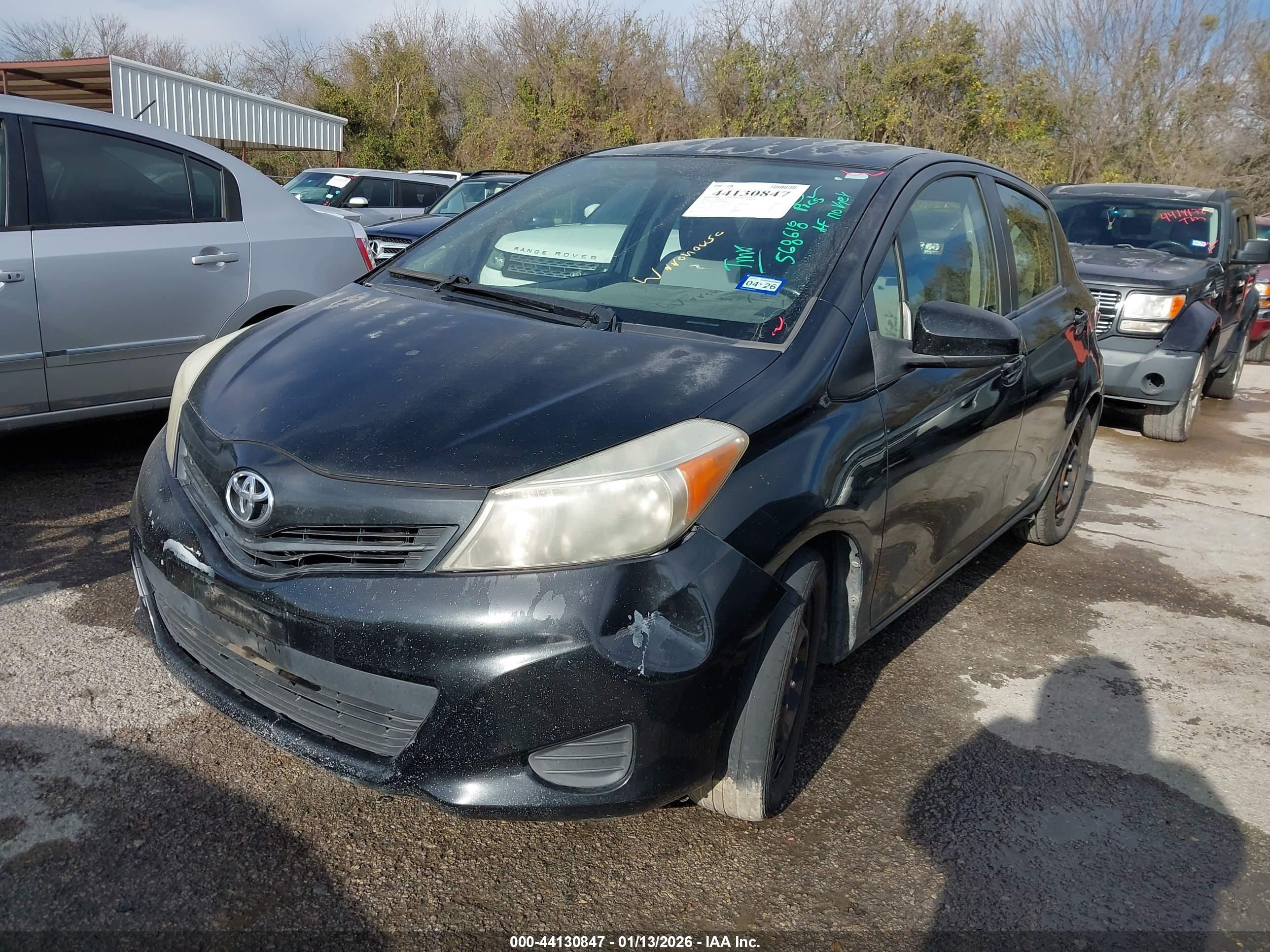 TOYOTA YARIS image 2