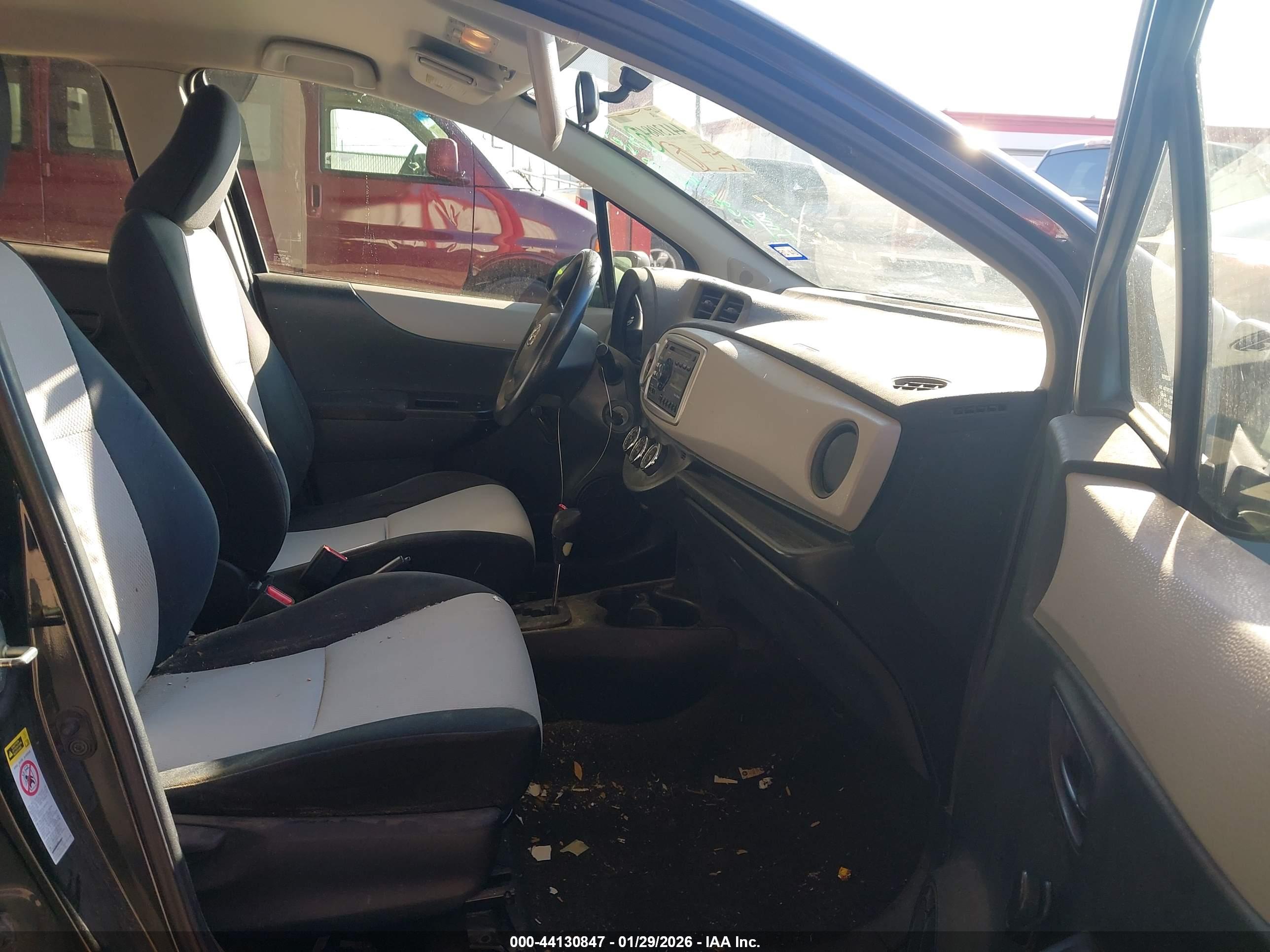TOYOTA YARIS image 5