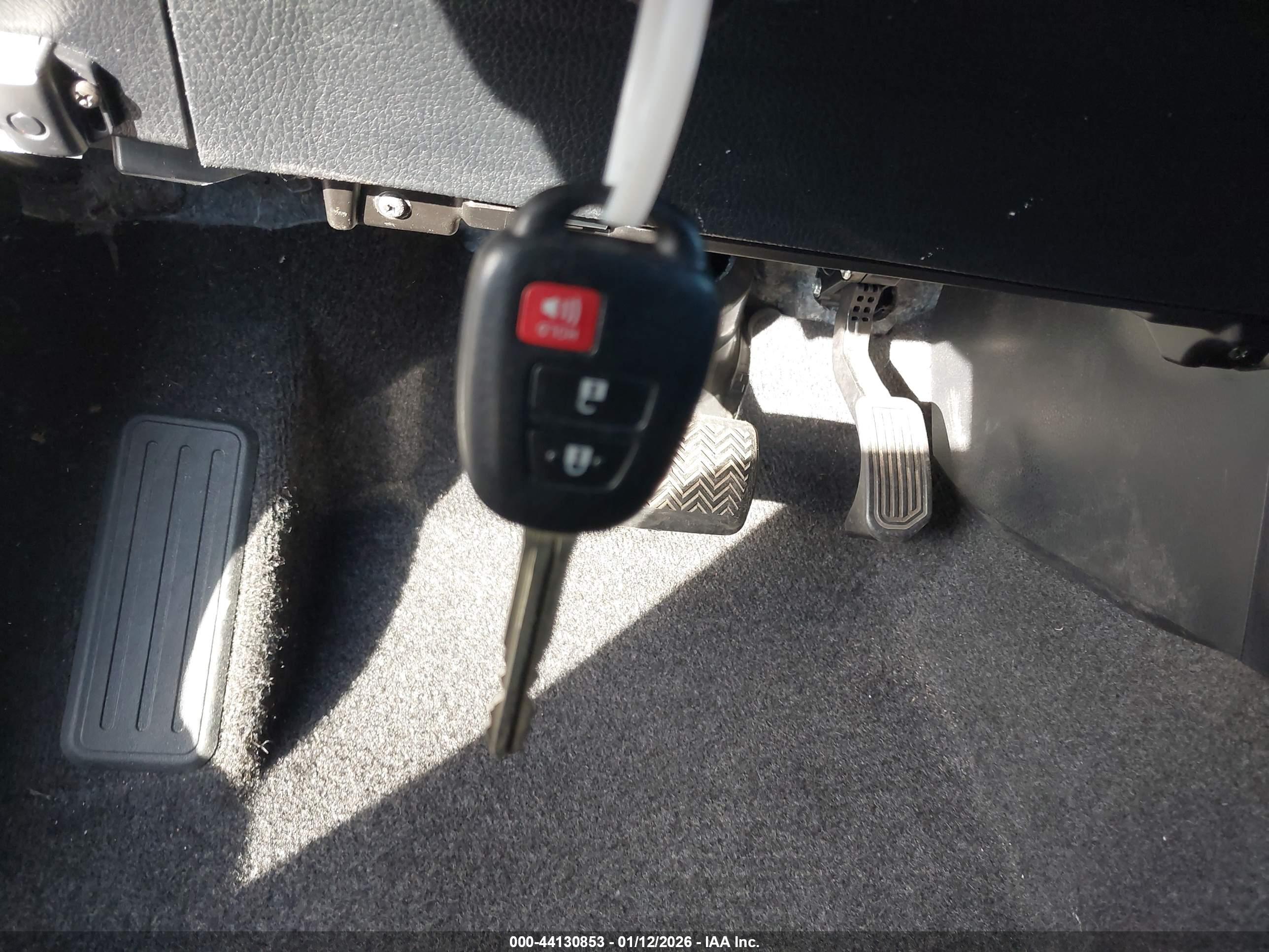 TOYOTA RAV4 image 11