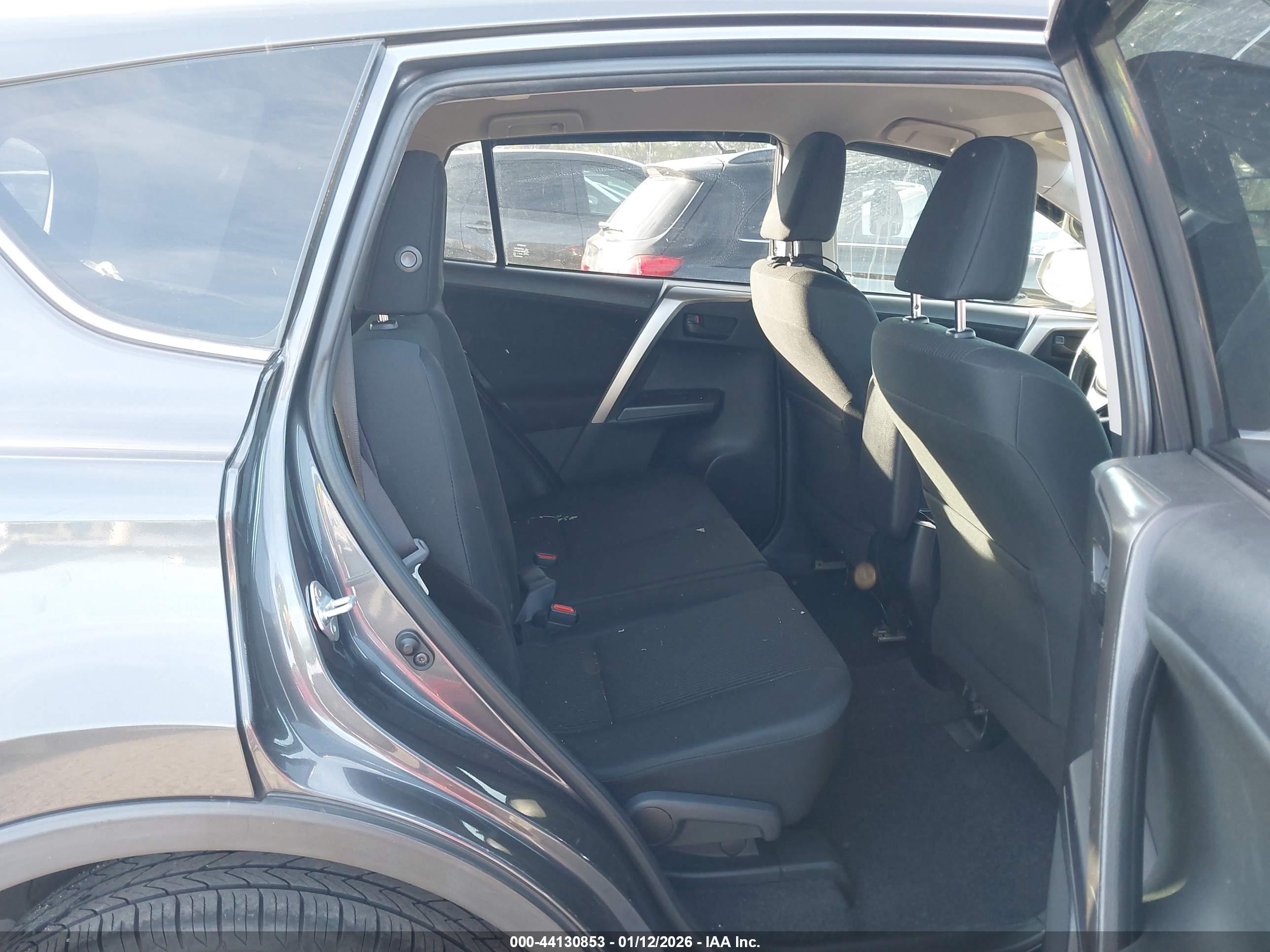 TOYOTA RAV4 image 8