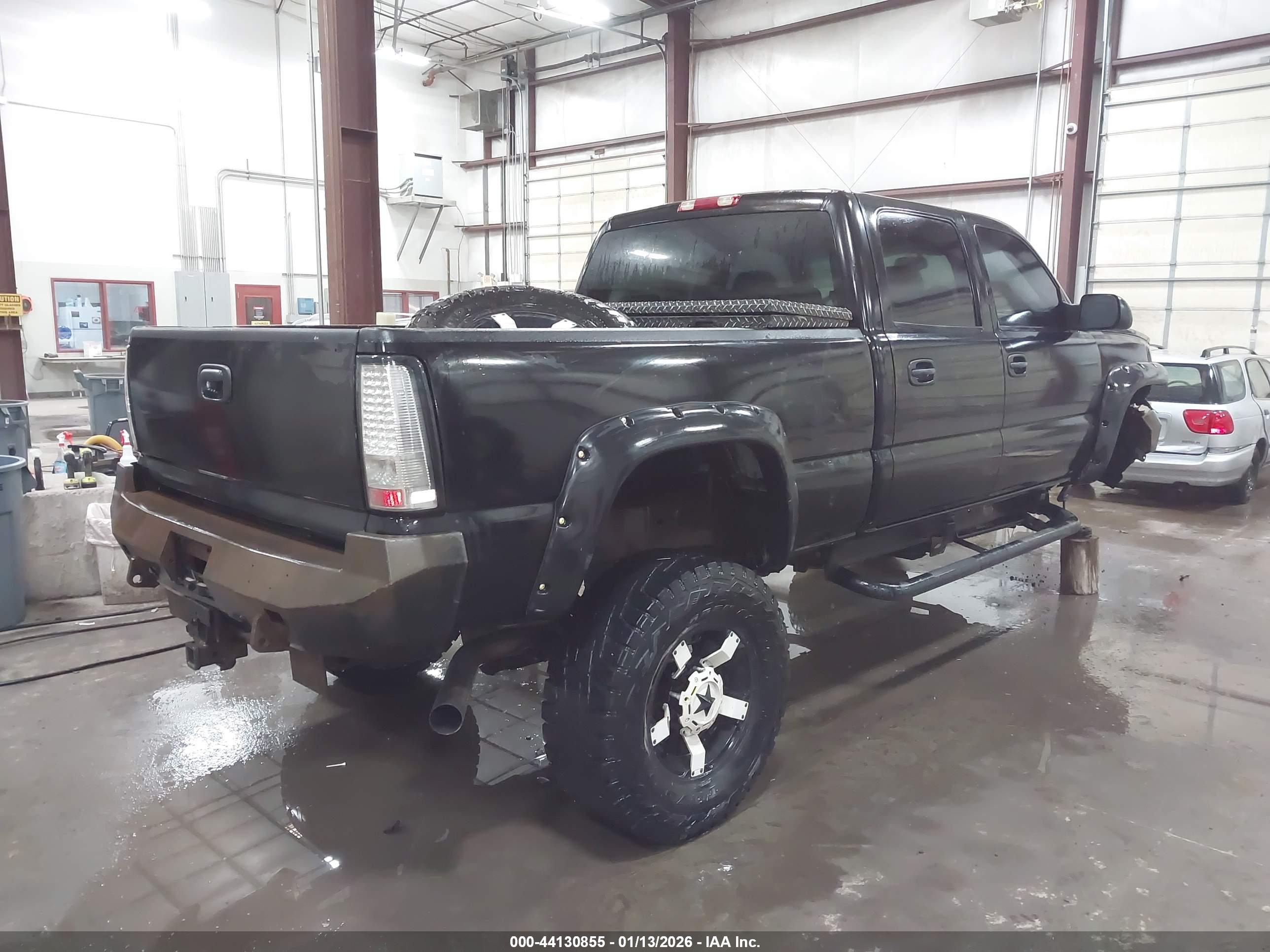 CHEVROLET SILVERADO image 4