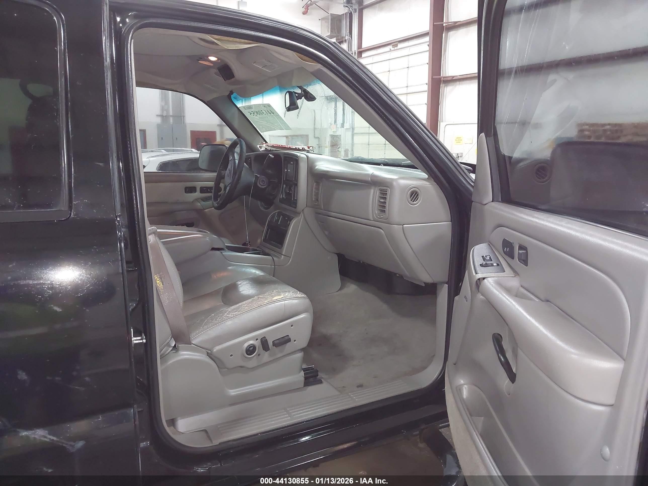 CHEVROLET SILVERADO image 5