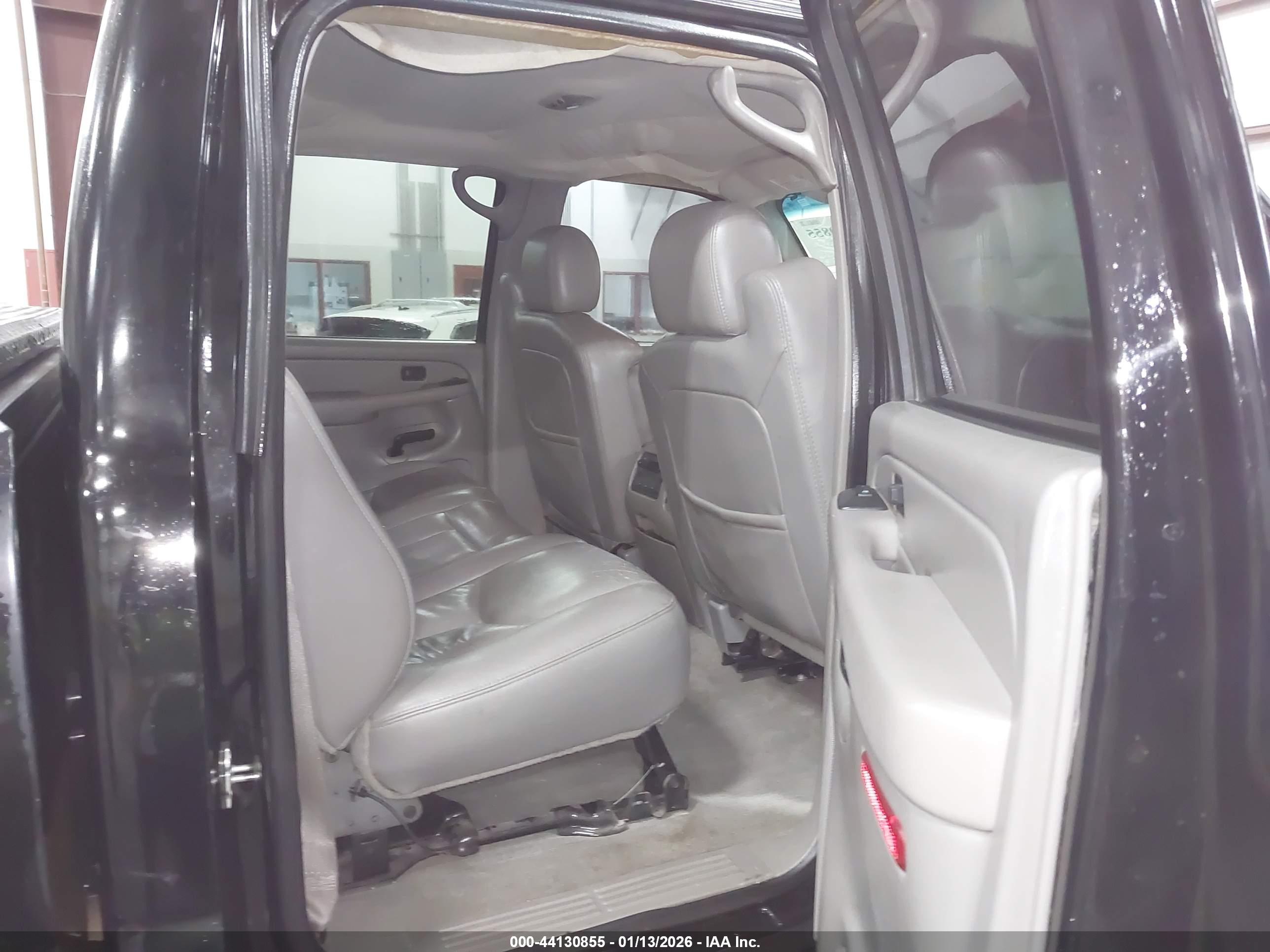 CHEVROLET SILVERADO image 8