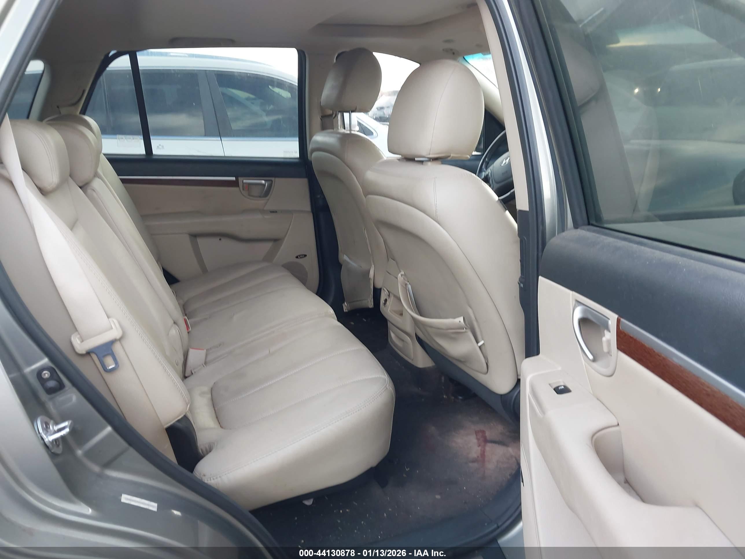 HYUNDAI SANTA image 8