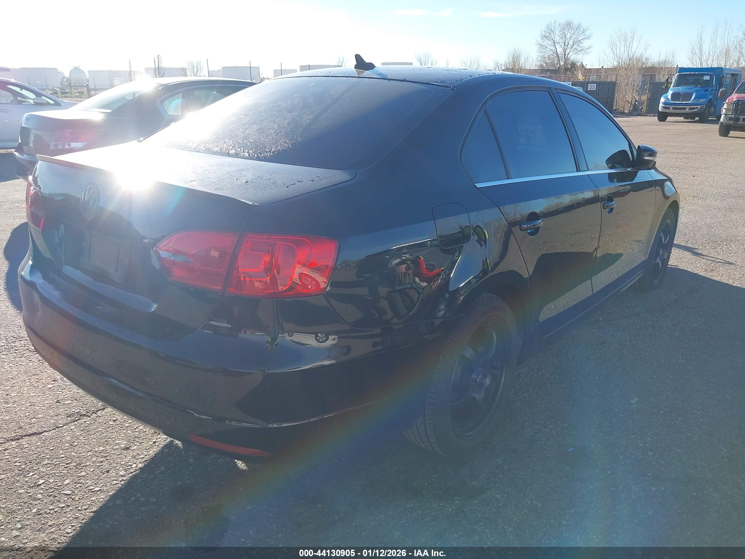 VOLKSWAGEN JETTA image 4