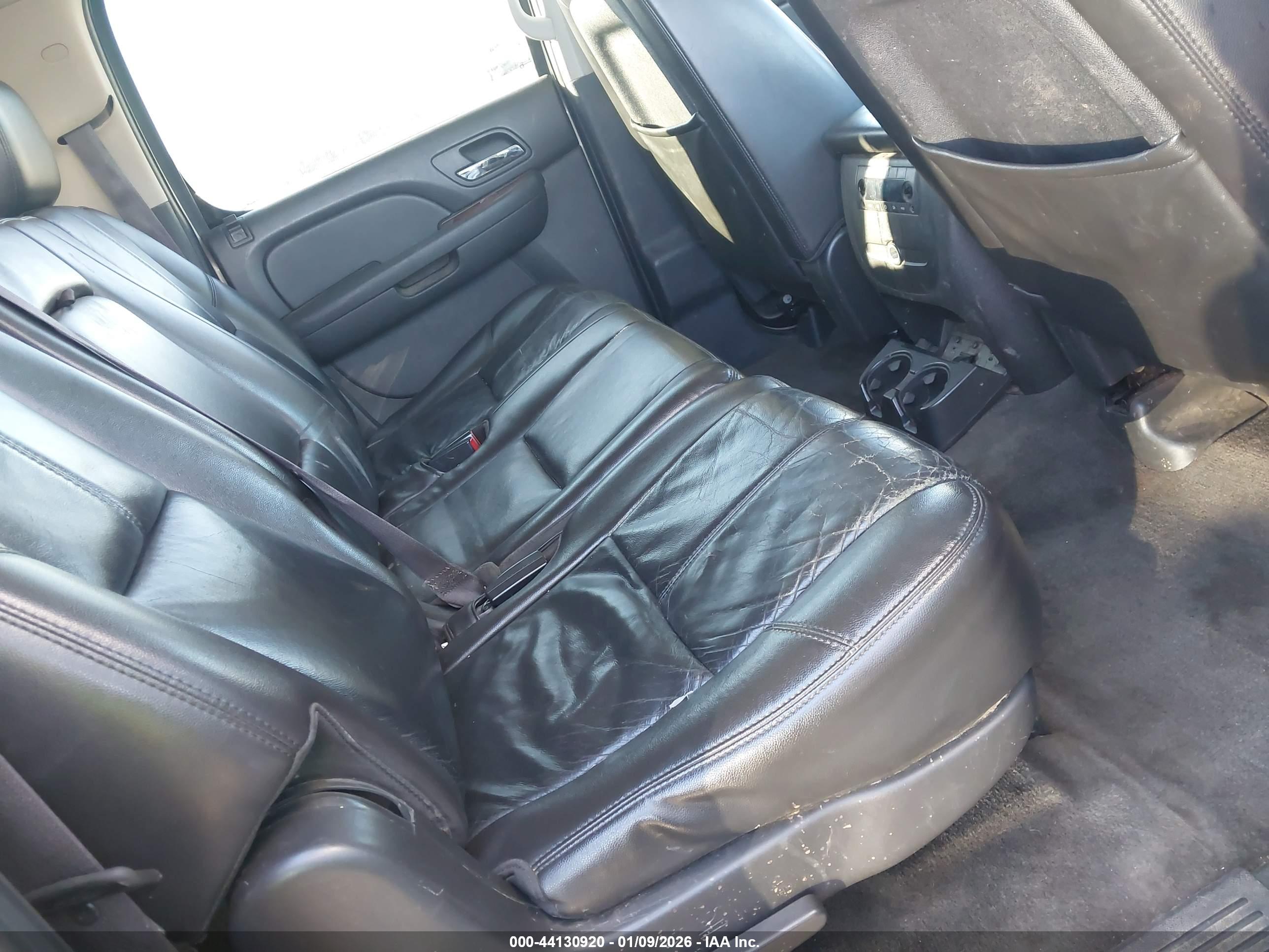 CHEVROLET SUBURBAN image 8