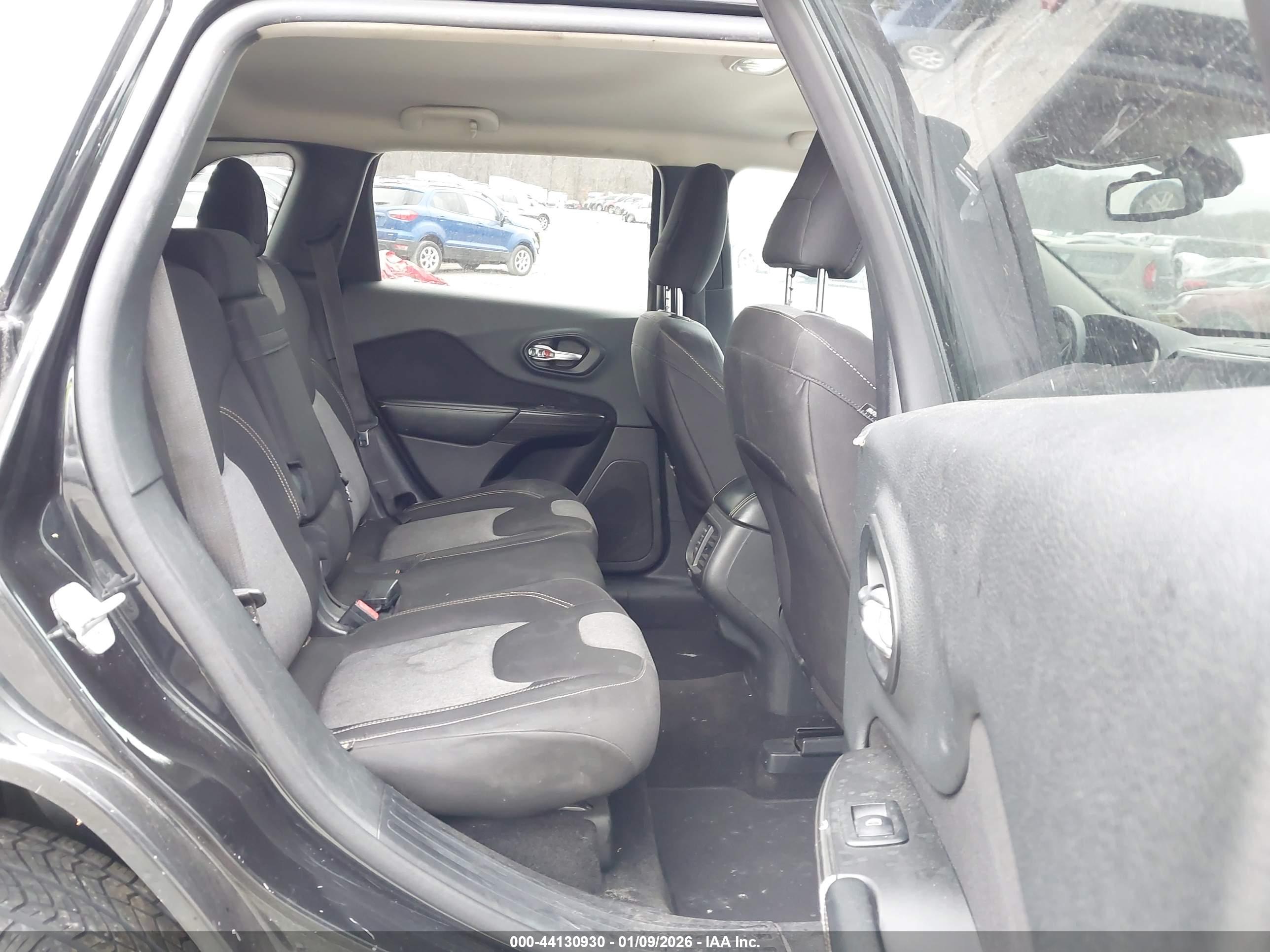 JEEP CHEROKEE image 8