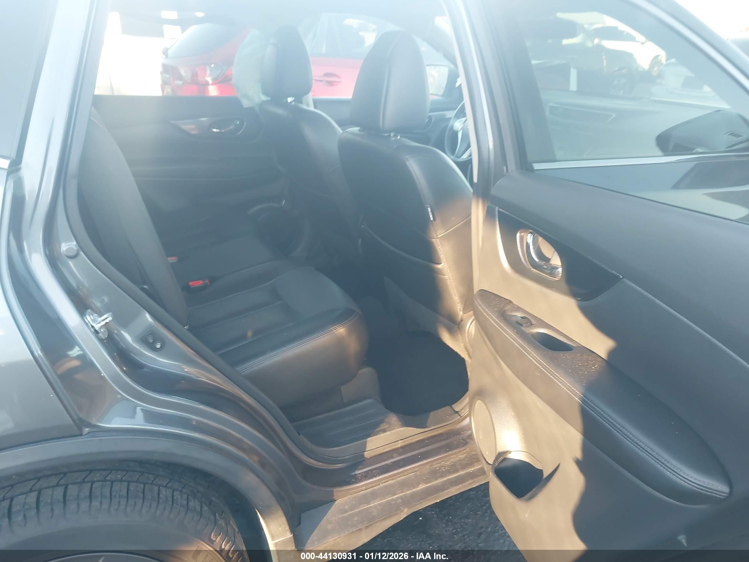 NISSAN ROGUE image 8