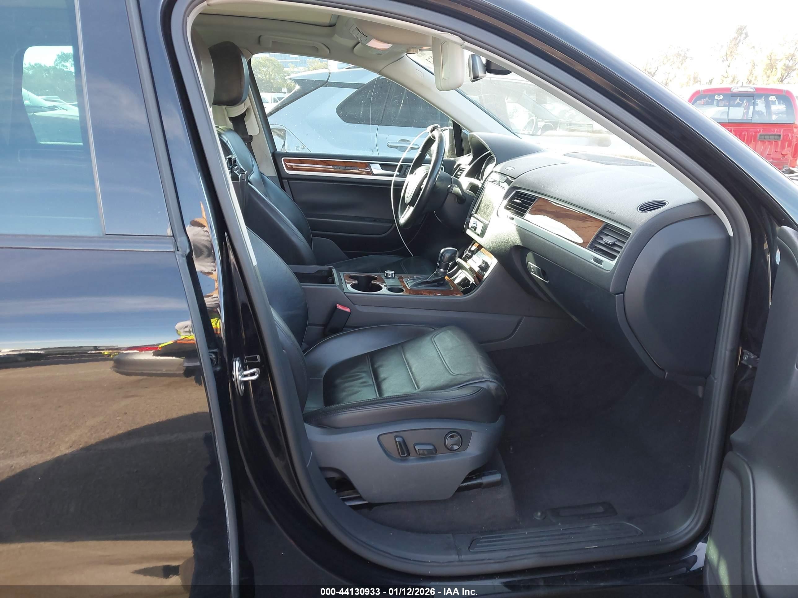 VOLKSWAGEN TOUAREG image 5