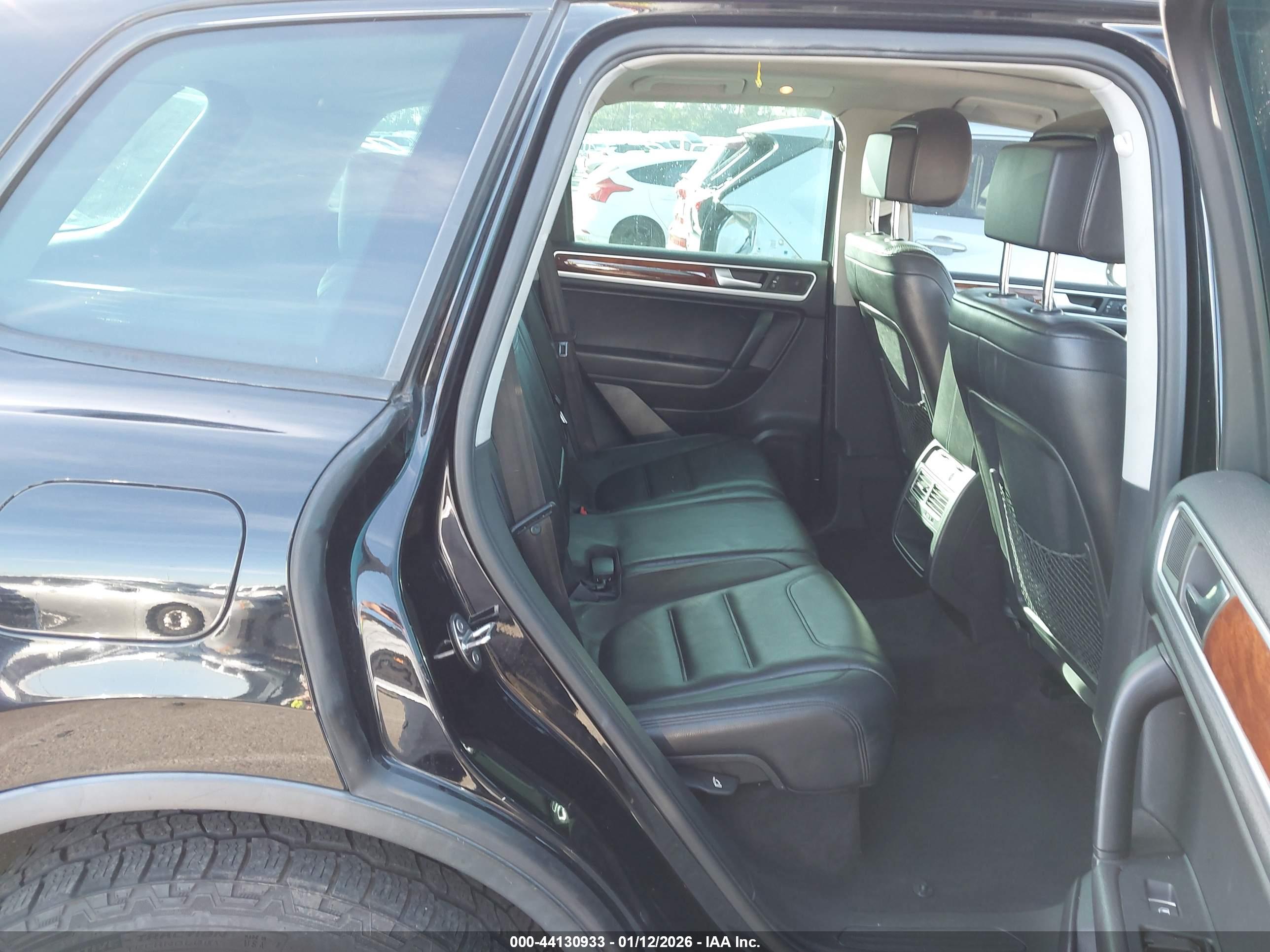 VOLKSWAGEN TOUAREG image 8