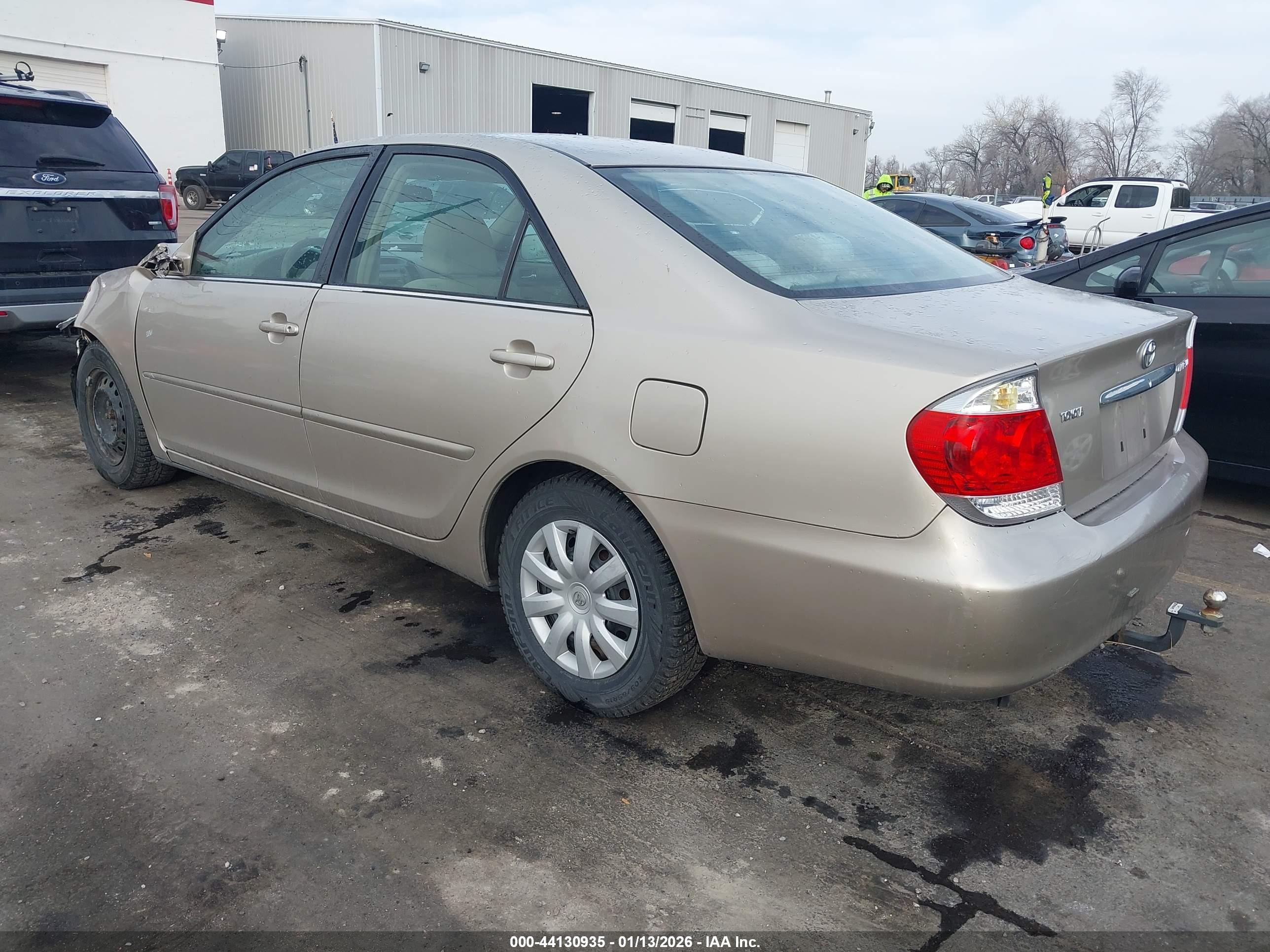 TOYOTA CAMRY image 3