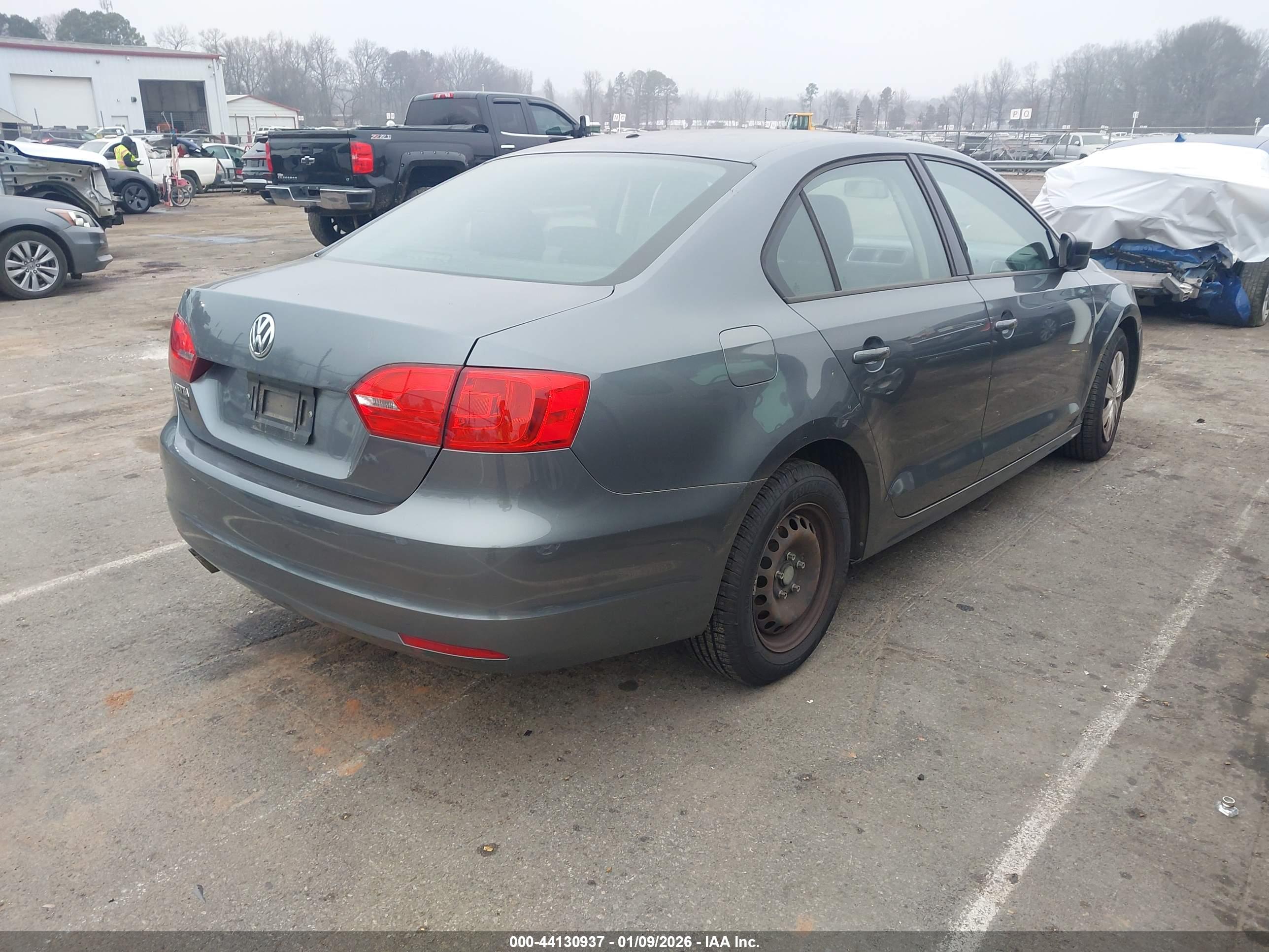 VOLKSWAGEN JETTA image 4