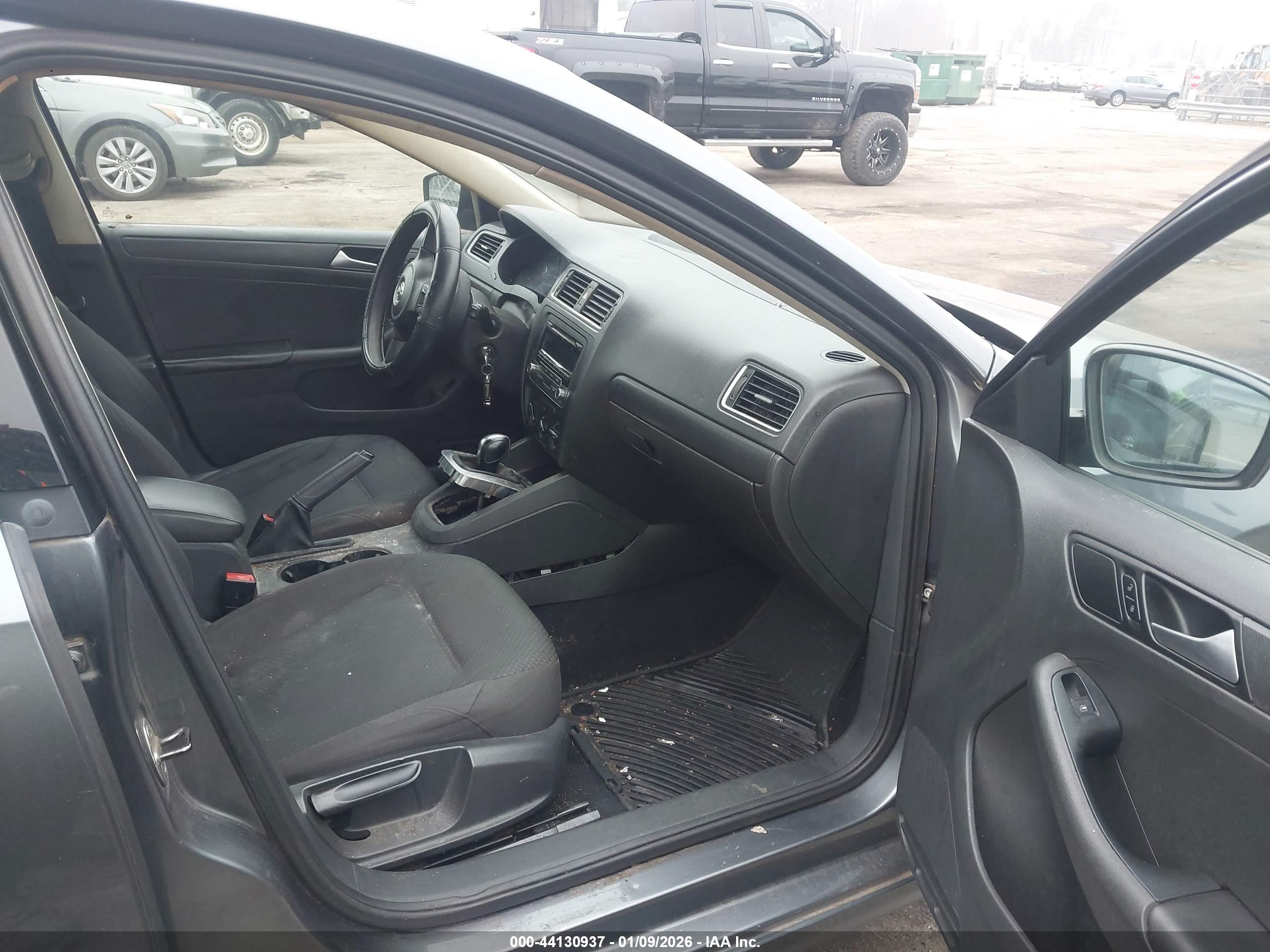 VOLKSWAGEN JETTA image 5