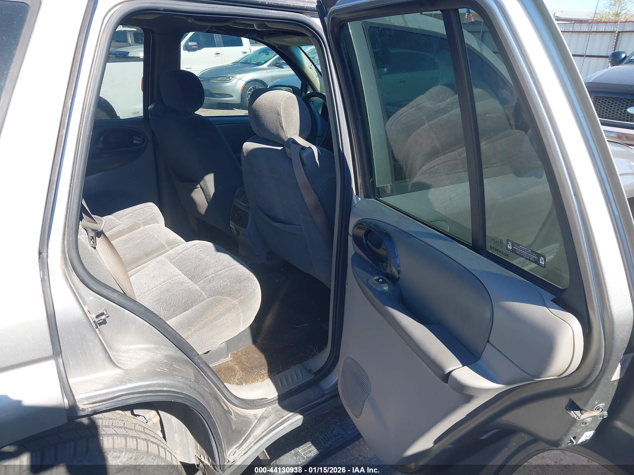 CHEVROLET TRAILBLAZER image 8