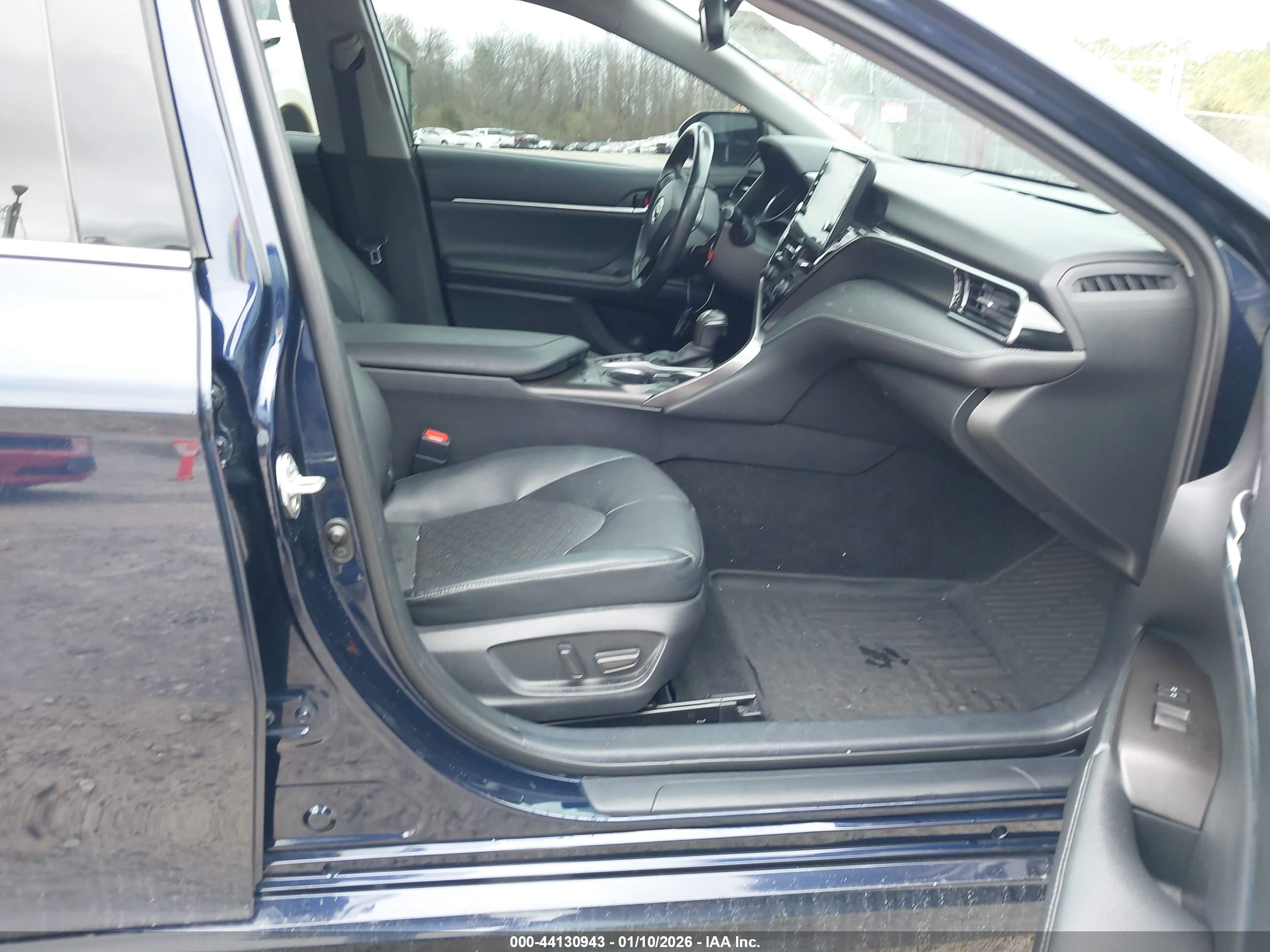 TOYOTA CAMRY image 5