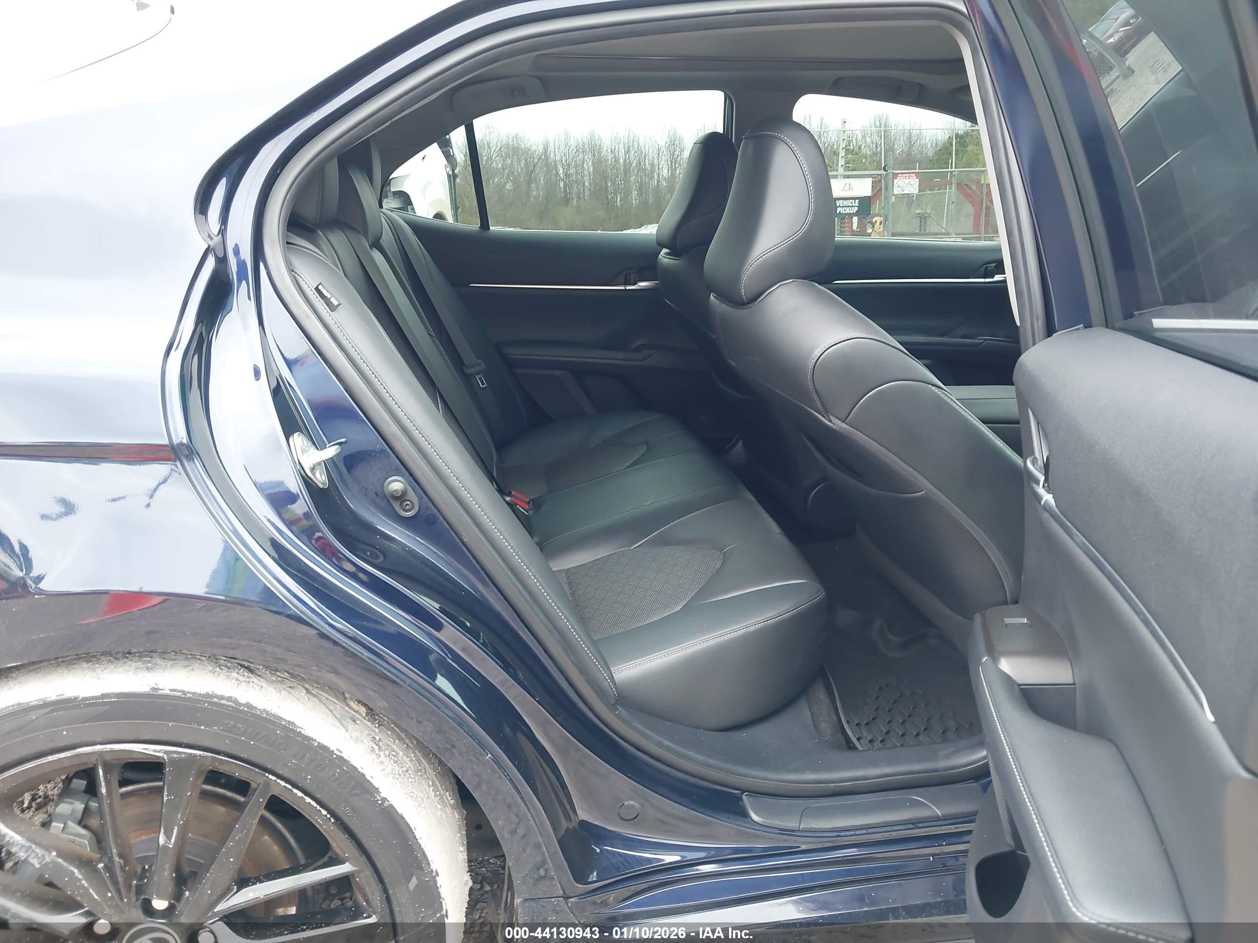 TOYOTA CAMRY image 8