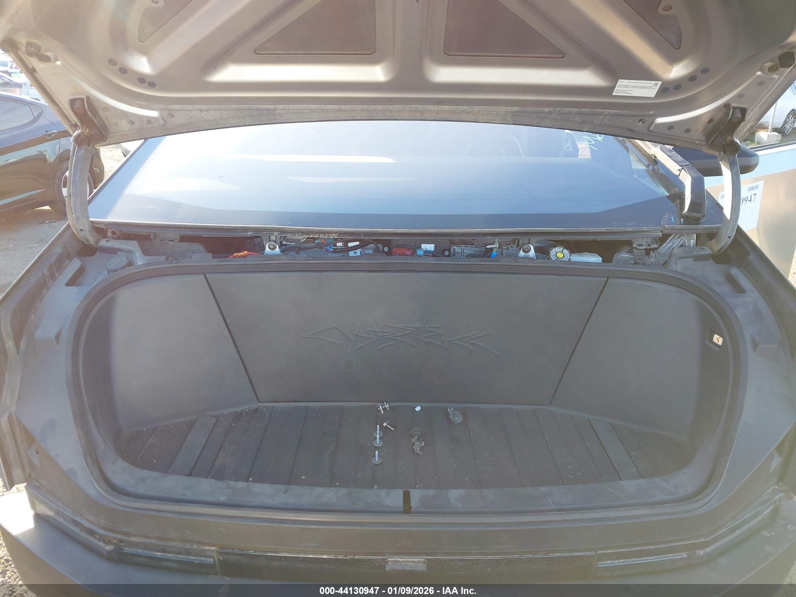 TESLA CYBERTRUCK image 10