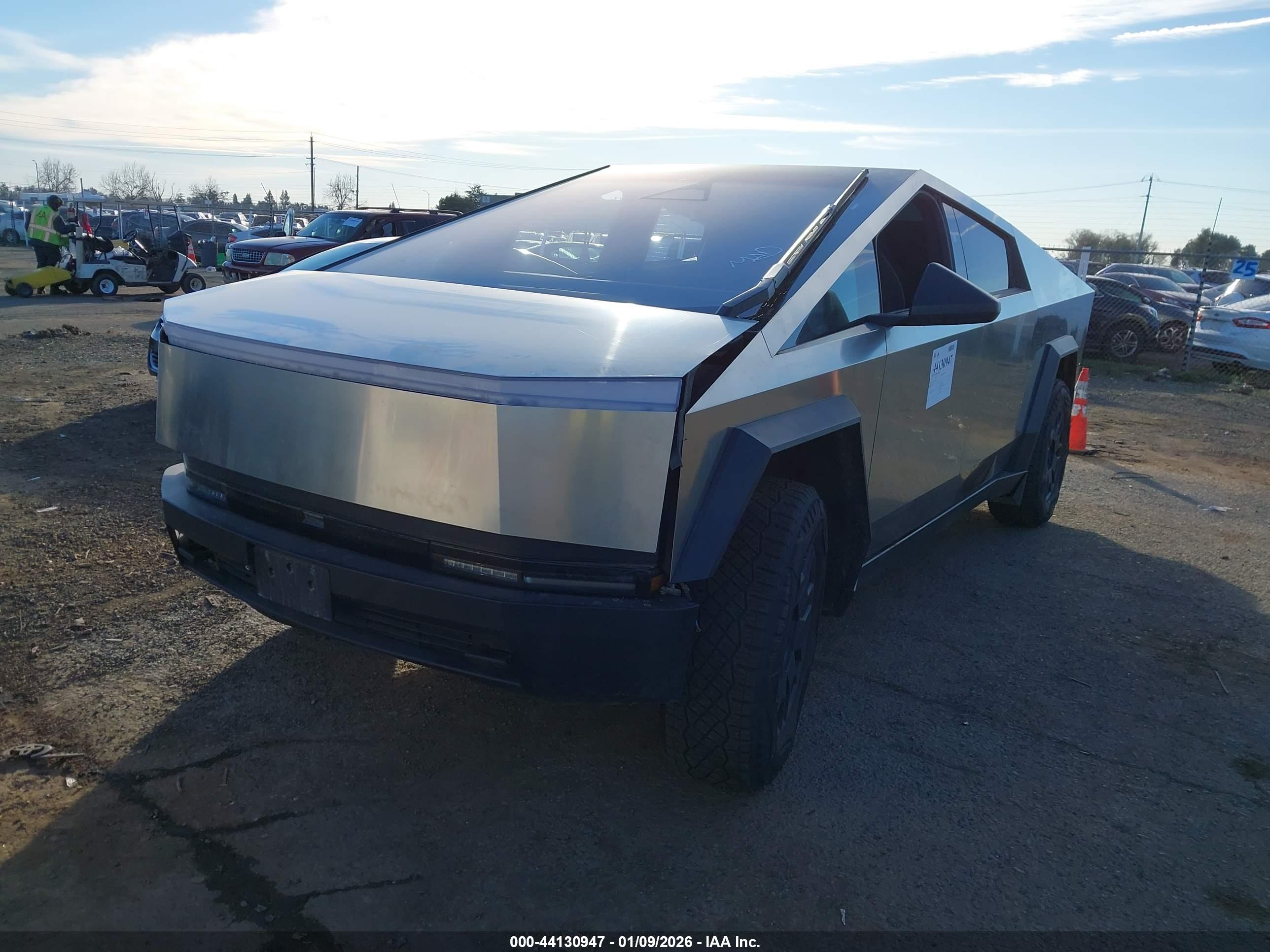 TESLA CYBERTRUCK image 2