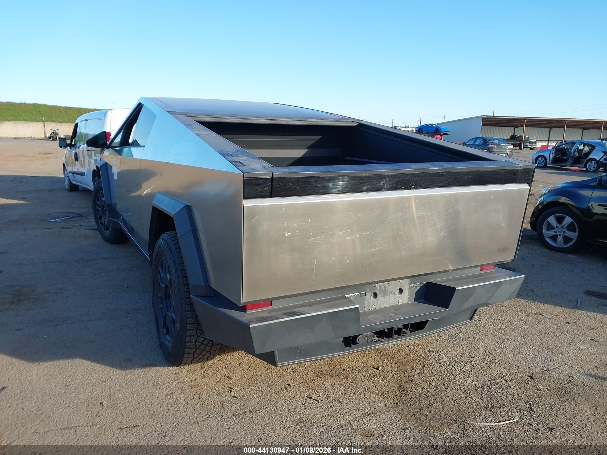 TESLA CYBERTRUCK image 3
