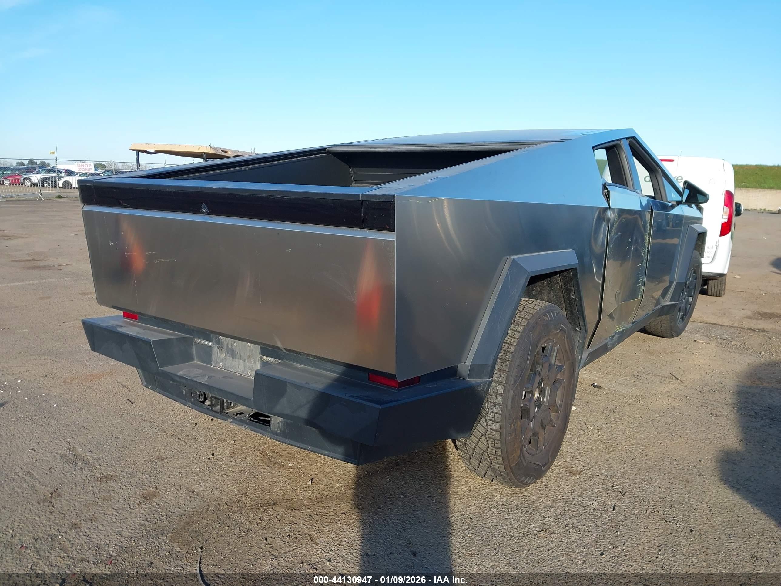 TESLA CYBERTRUCK image 4