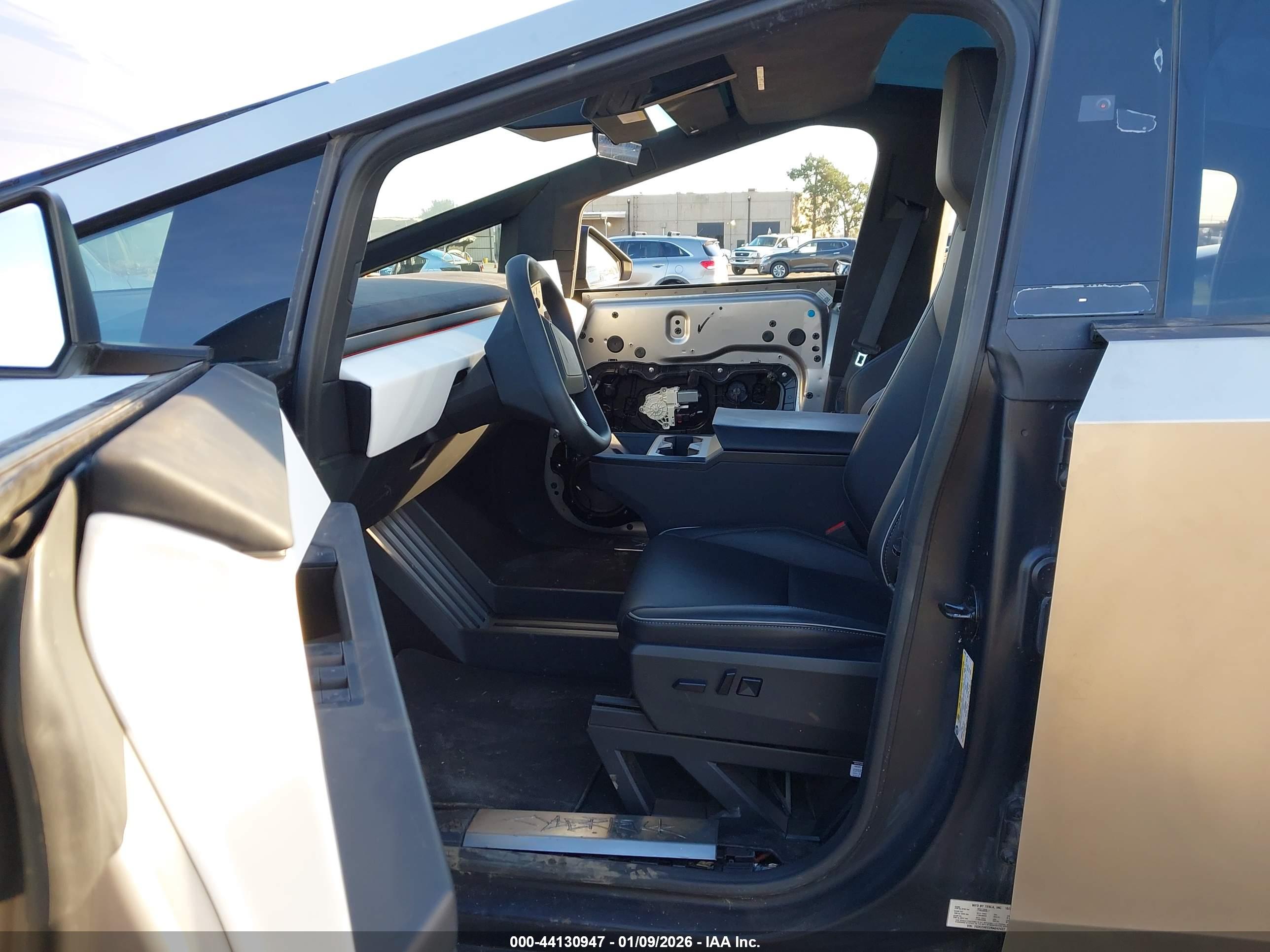 TESLA CYBERTRUCK image 5