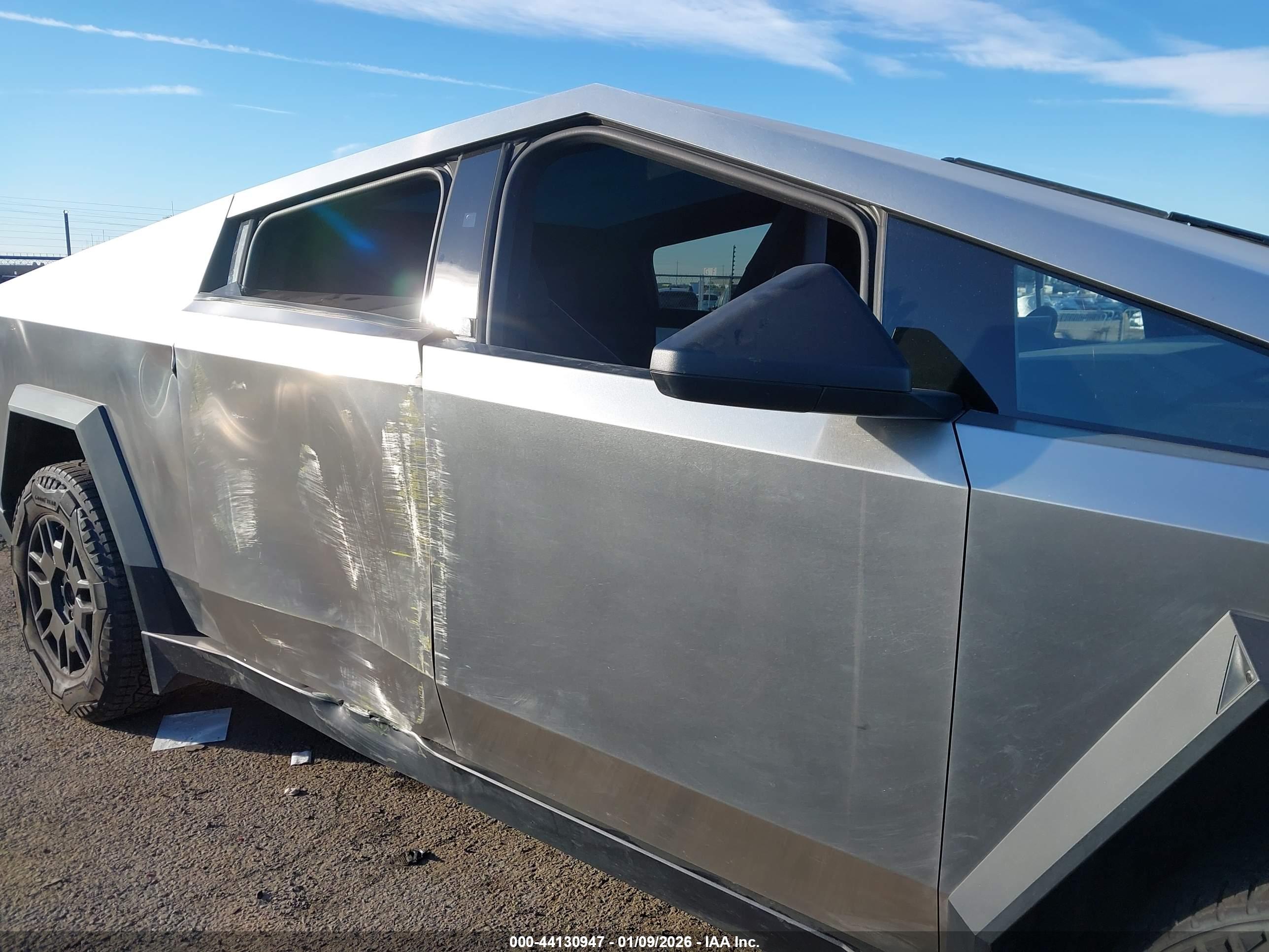 TESLA CYBERTRUCK image 6