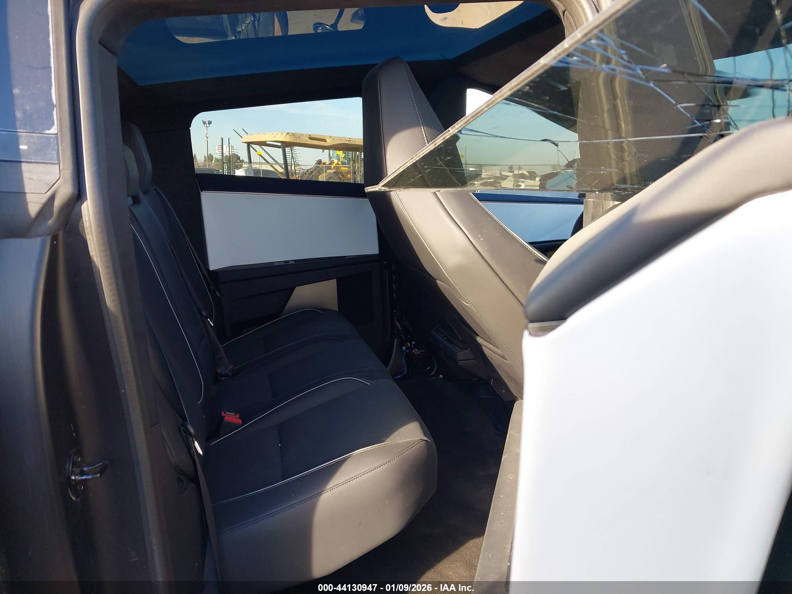 TESLA CYBERTRUCK image 8