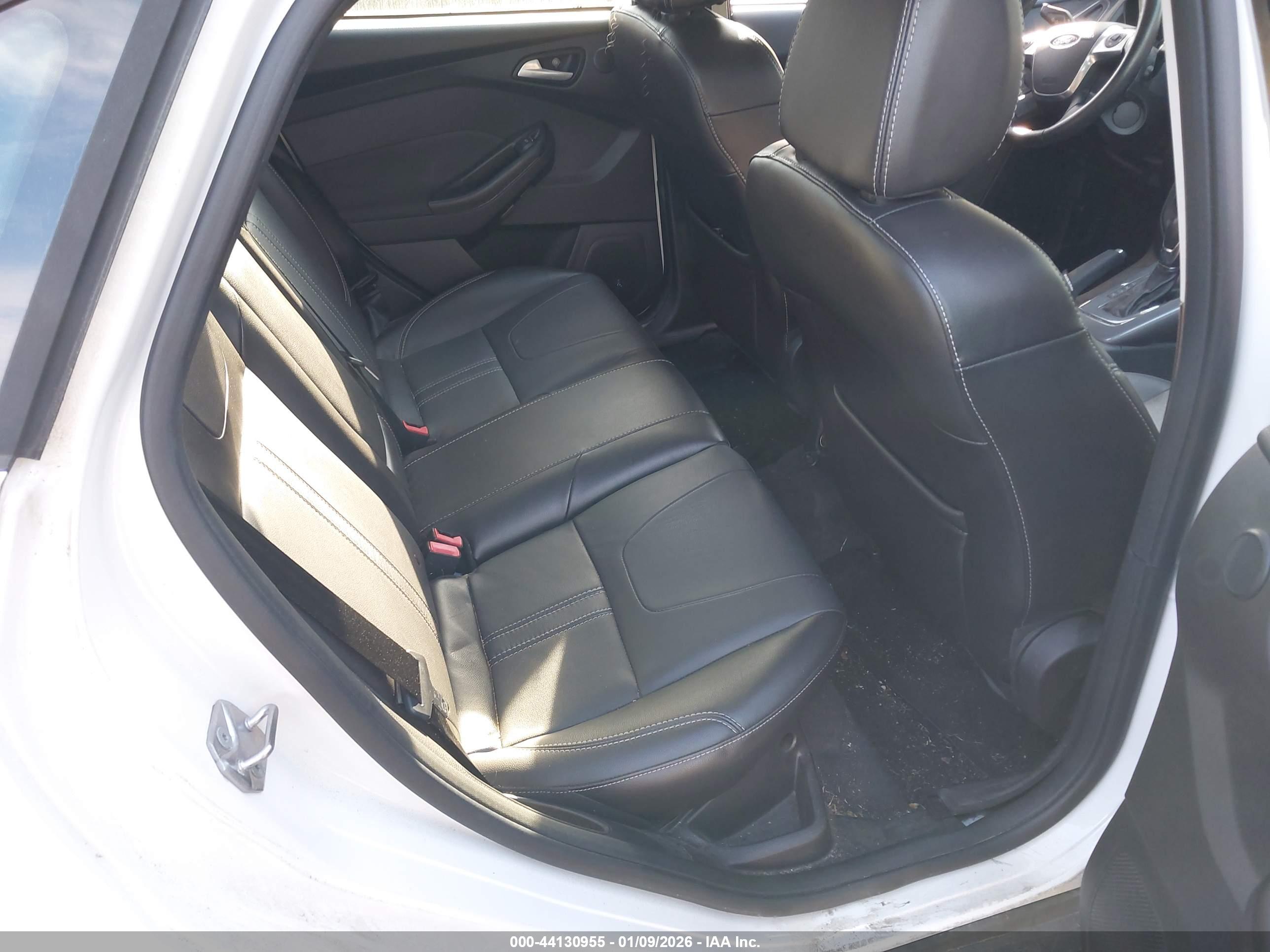 FORD FOCUS image 8