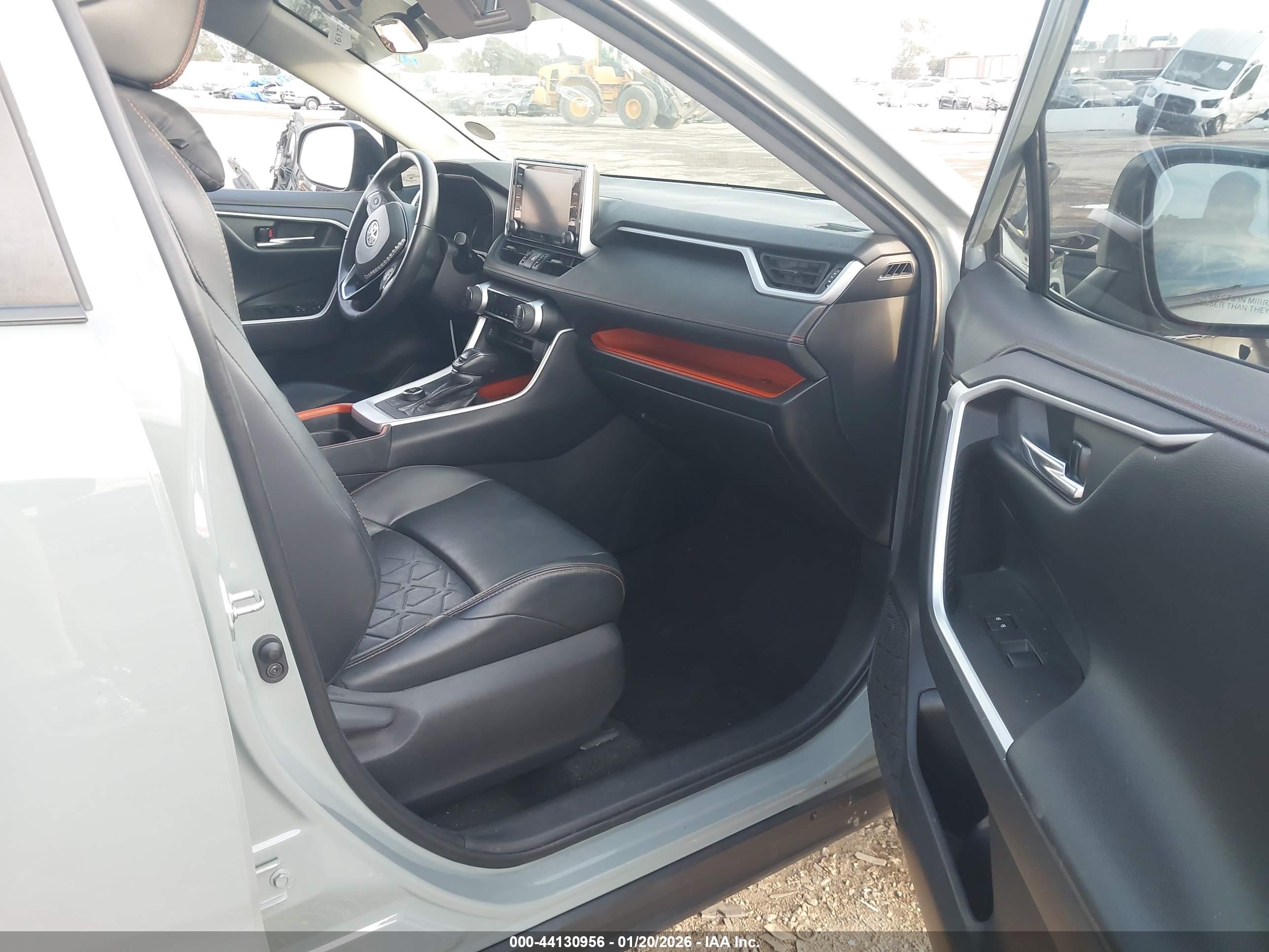 TOYOTA RAV4 image 5