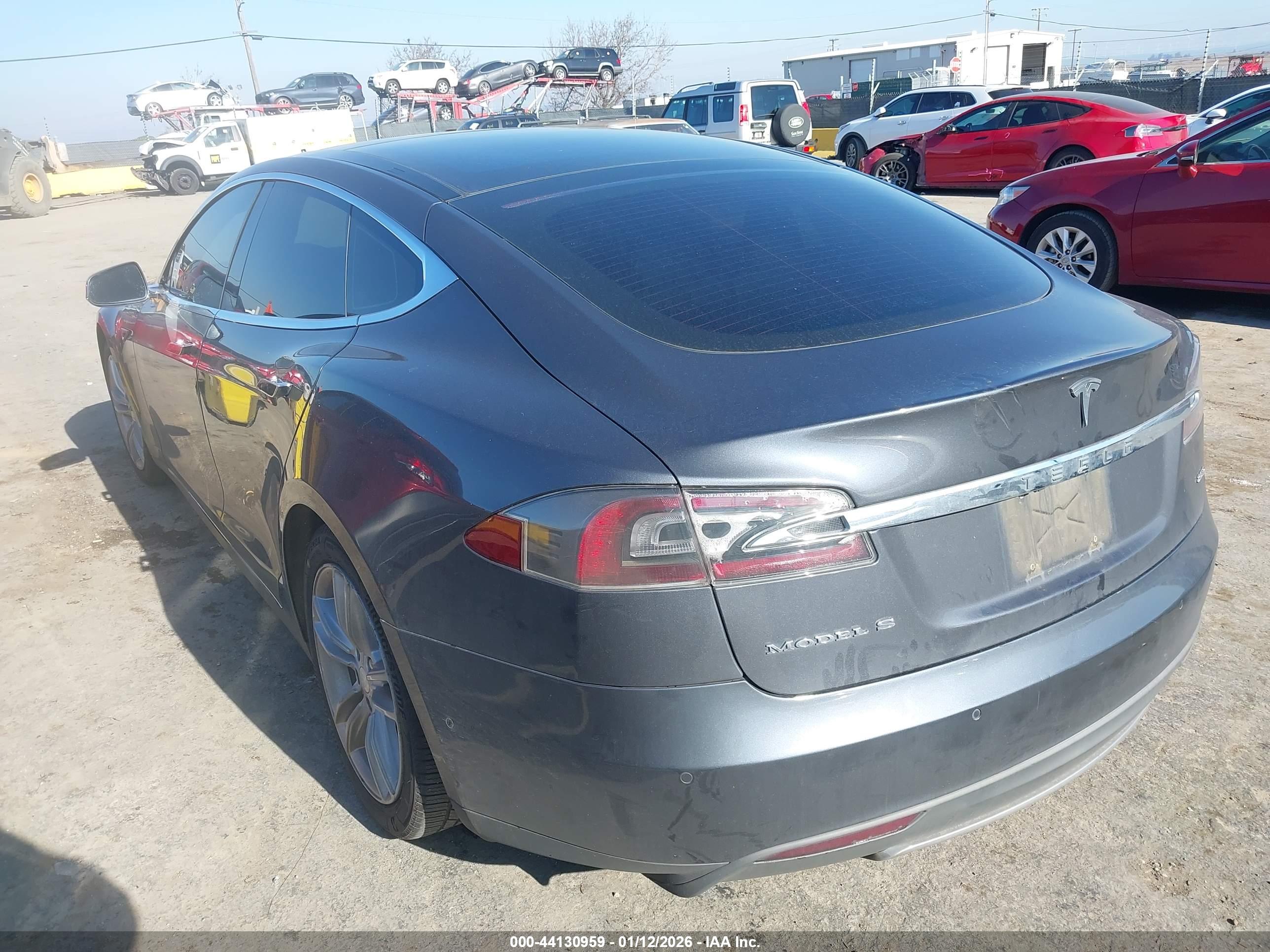 TESLA MODEL image 3