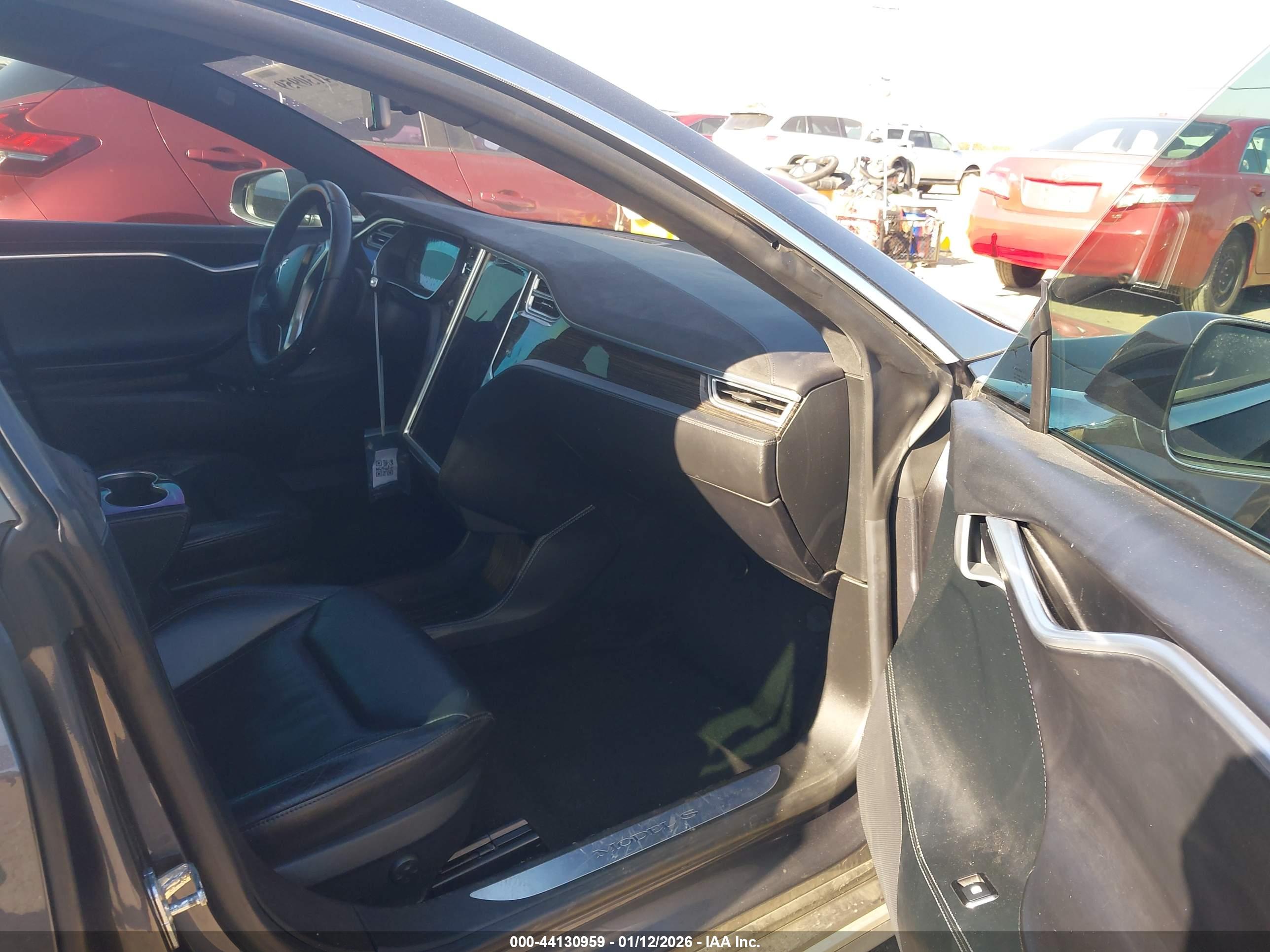 TESLA MODEL image 5