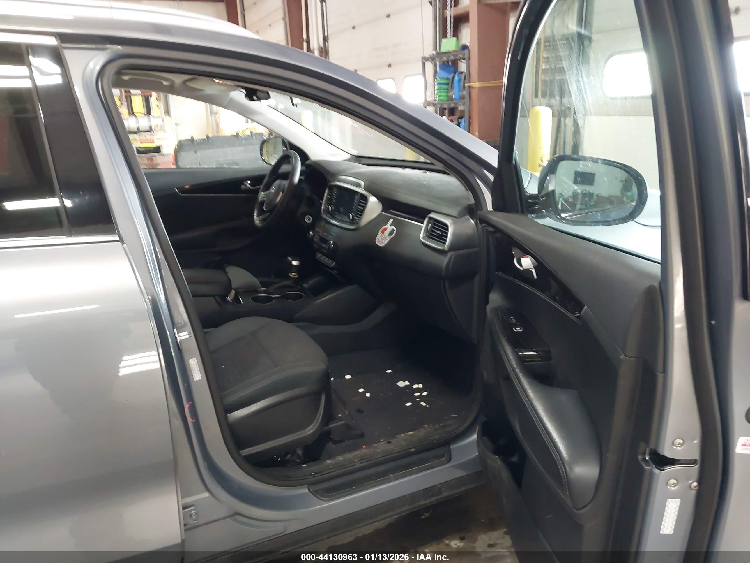KIA SORENTO image 5