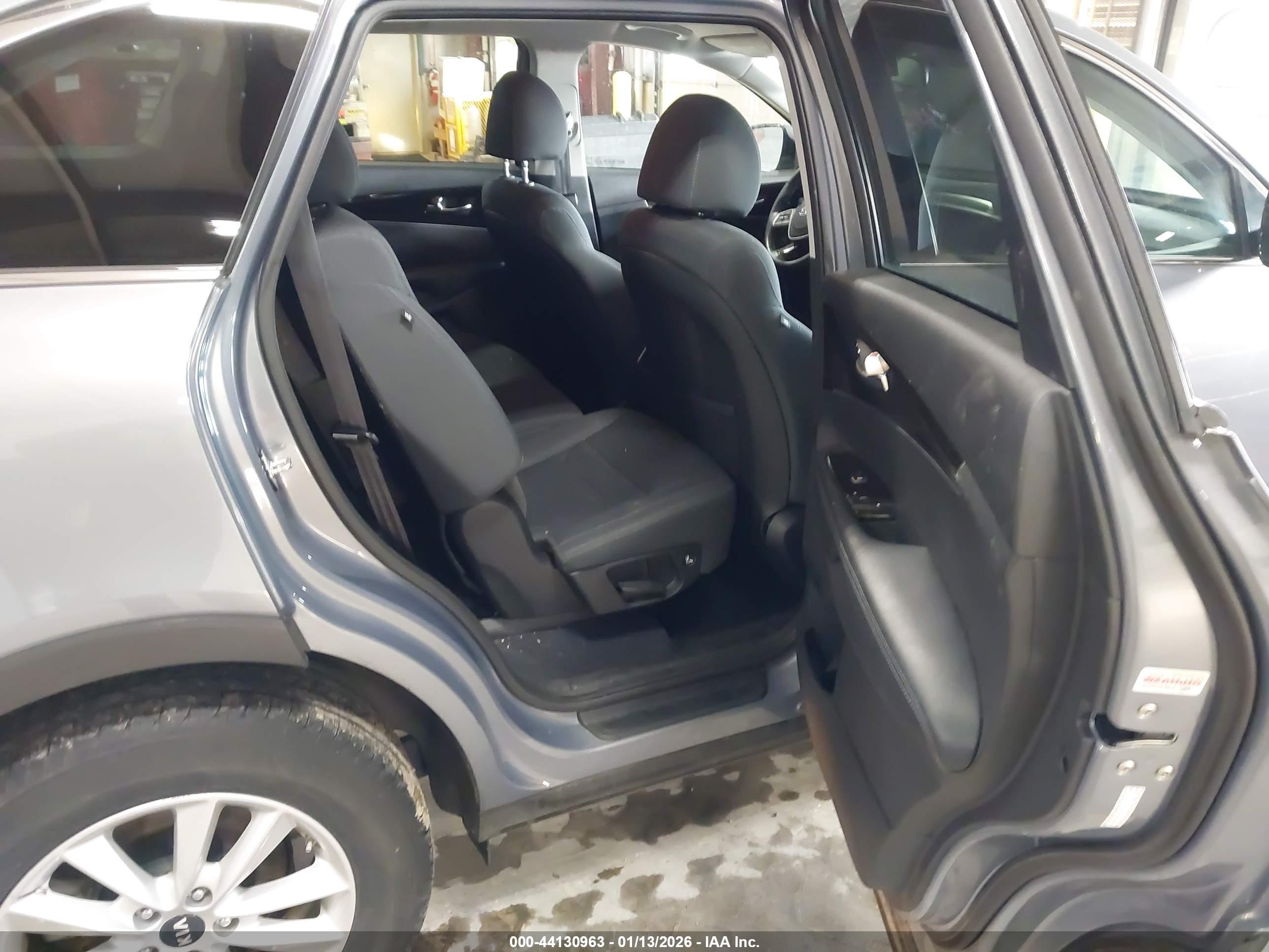 KIA SORENTO image 8