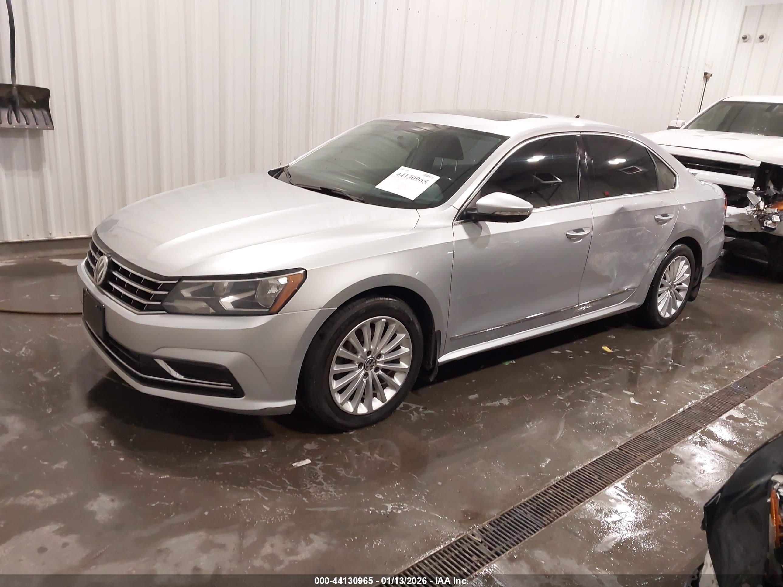 VOLKSWAGEN PASSAT image 2