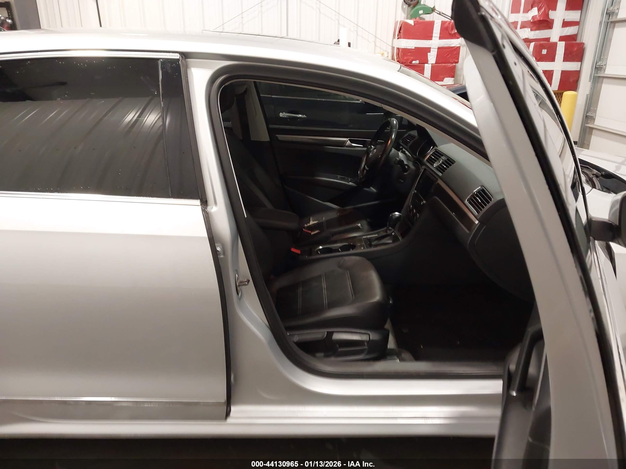 VOLKSWAGEN PASSAT image 5