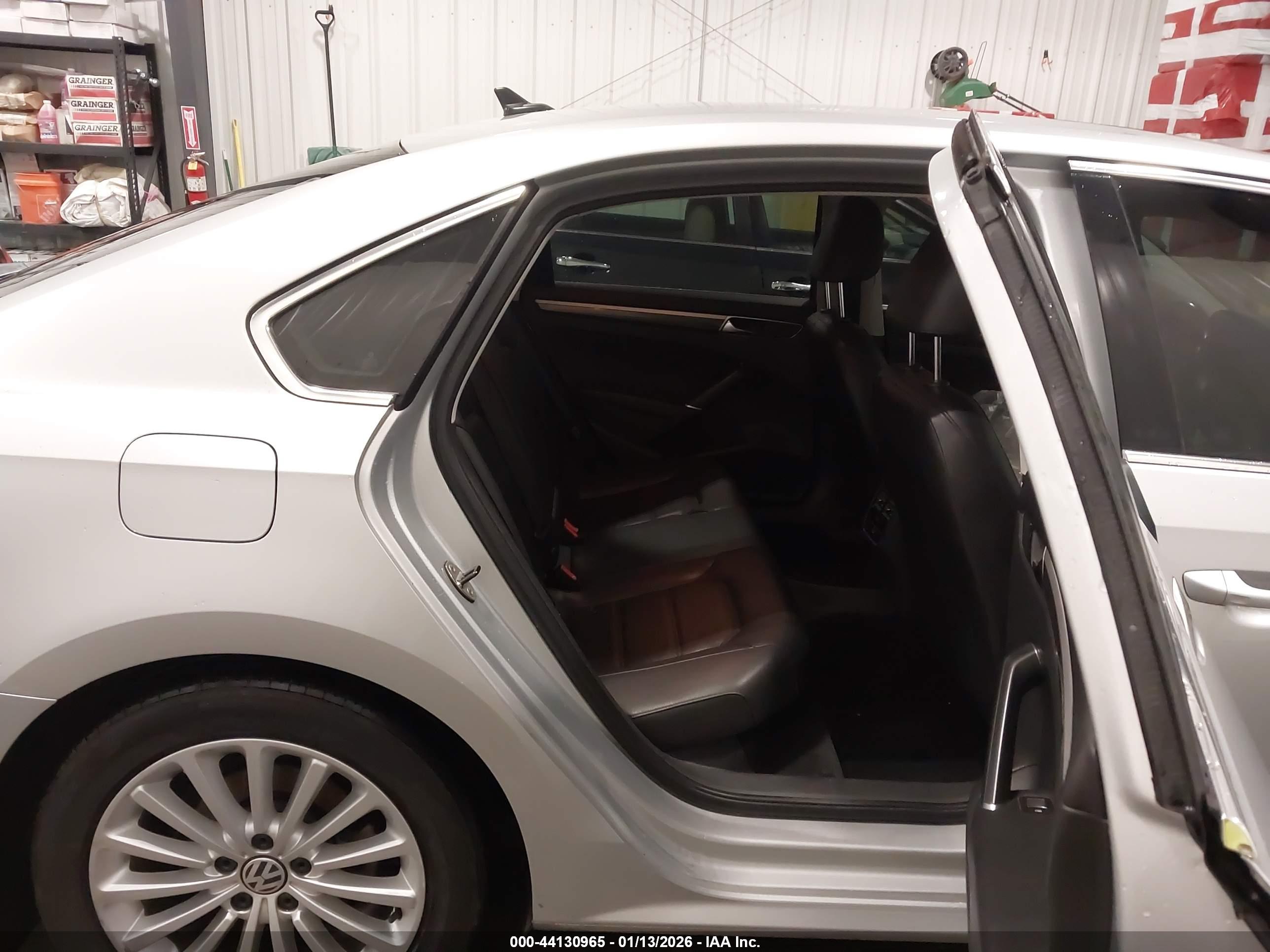 VOLKSWAGEN PASSAT image 8