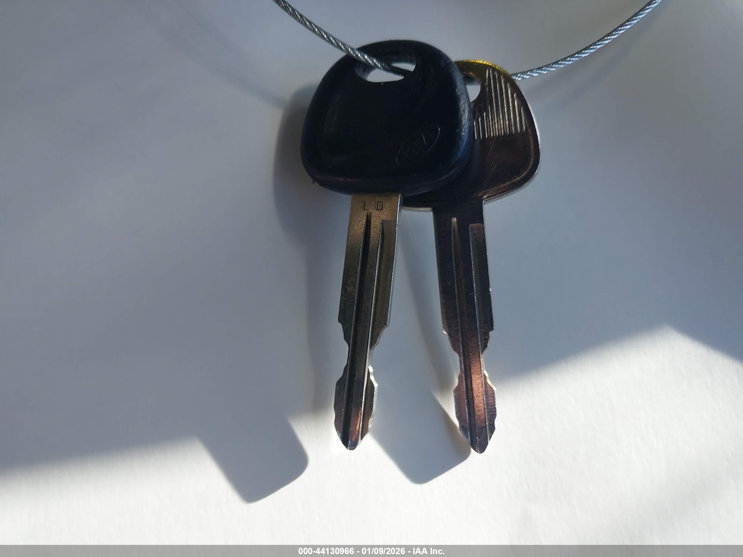 KIA SPECTRA5 image 11