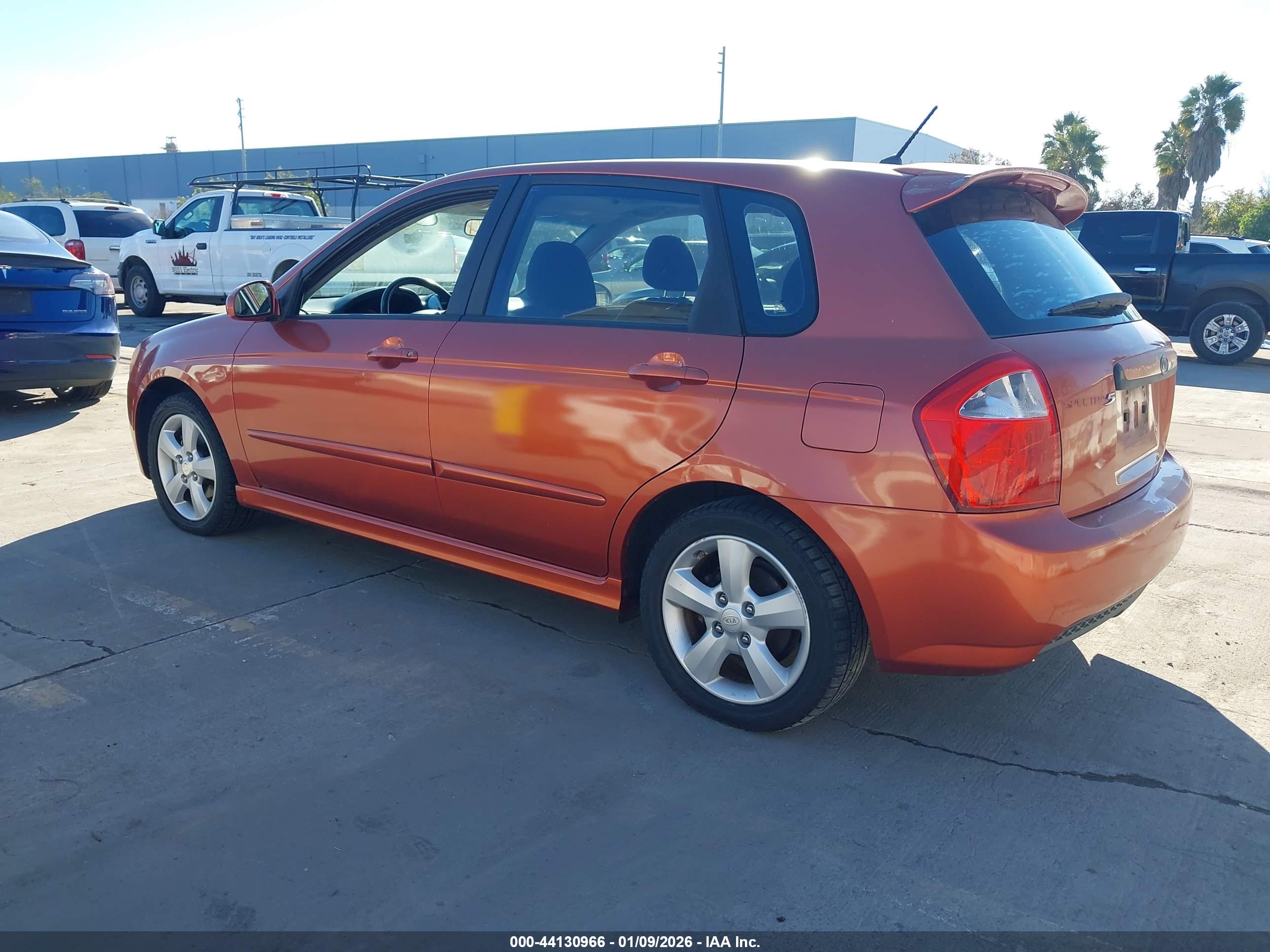 KIA SPECTRA5 image 3