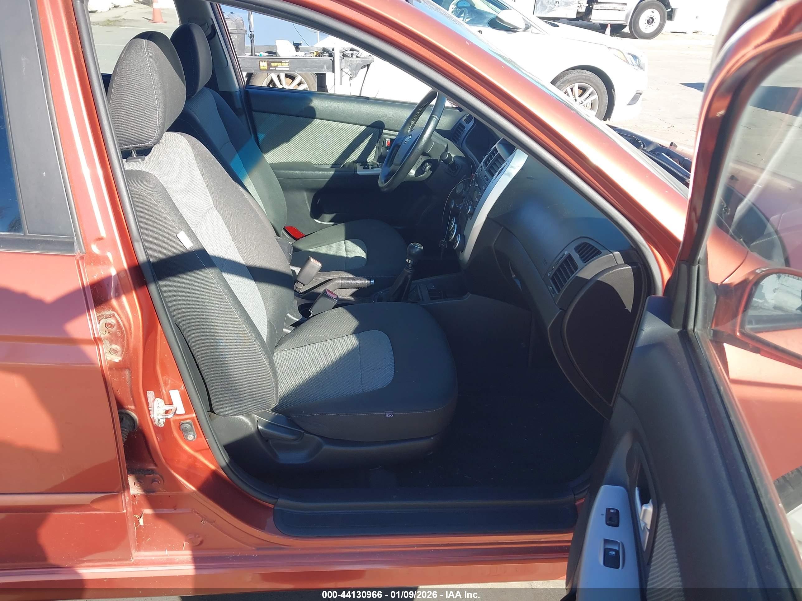 KIA SPECTRA5 image 5