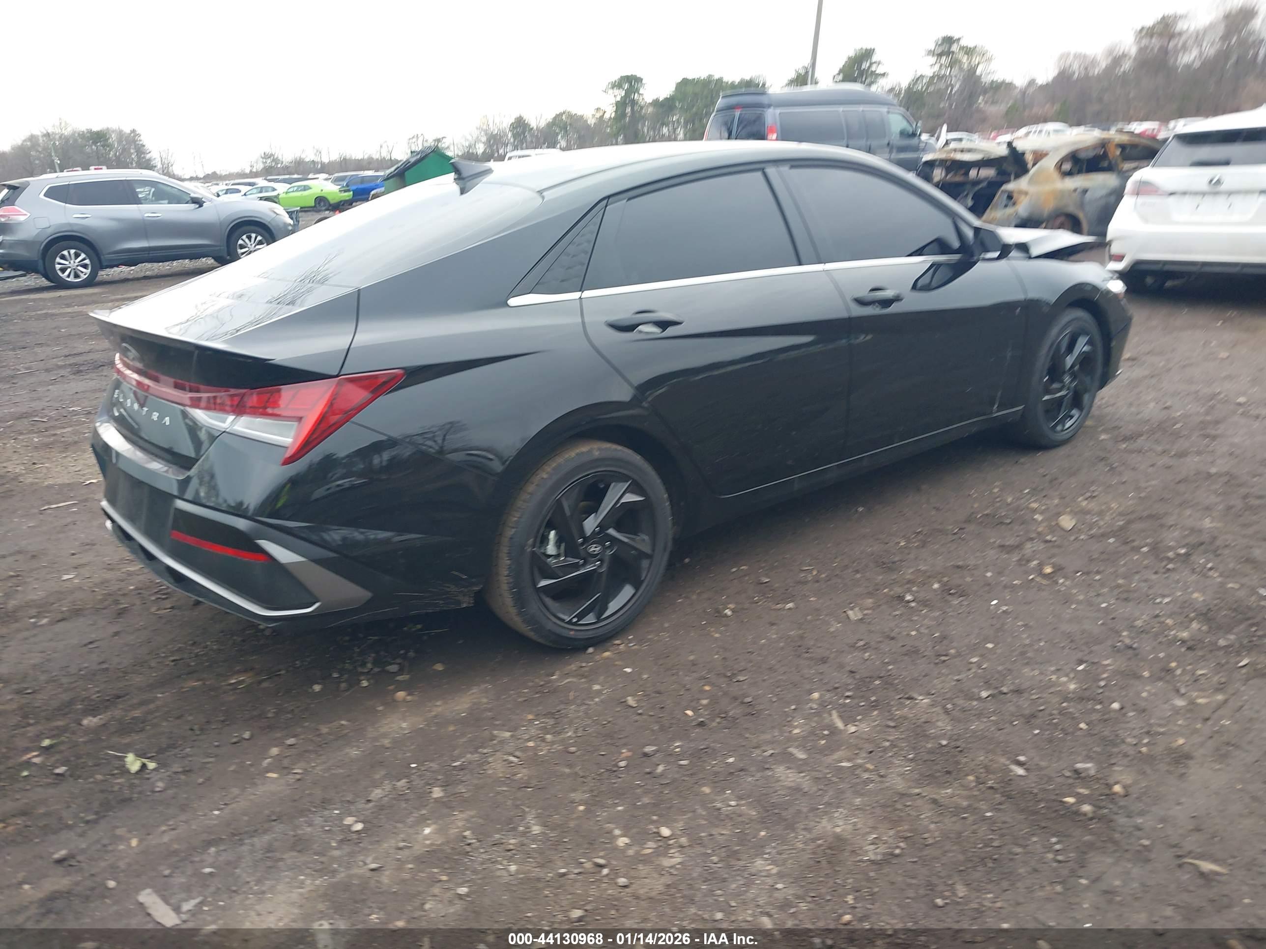 HYUNDAI ELANTRA image 4