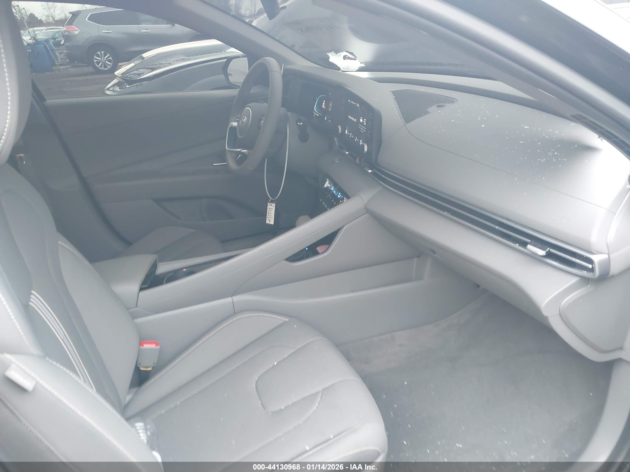 HYUNDAI ELANTRA image 5