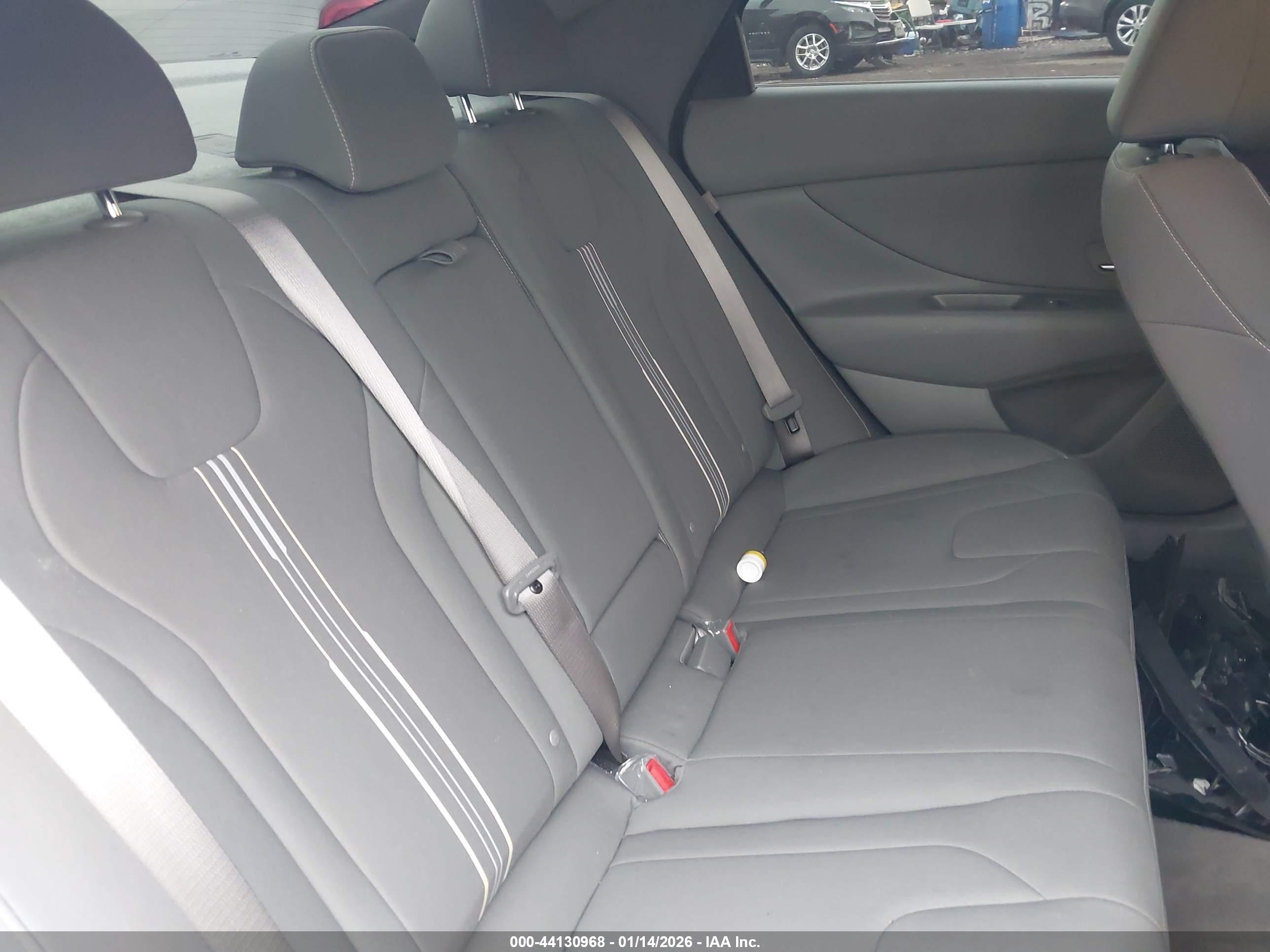 HYUNDAI ELANTRA image 8