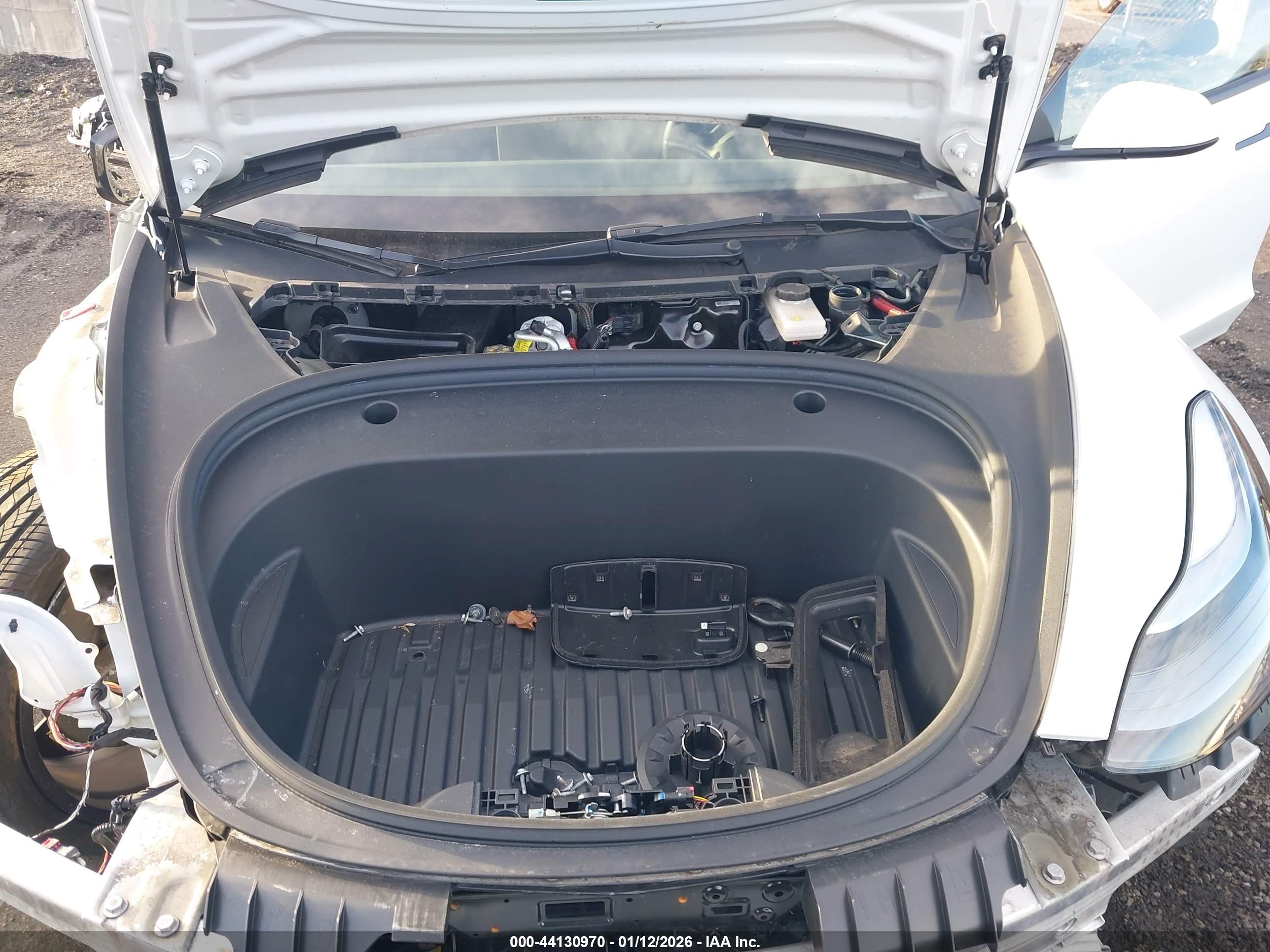 TESLA MODEL image 10