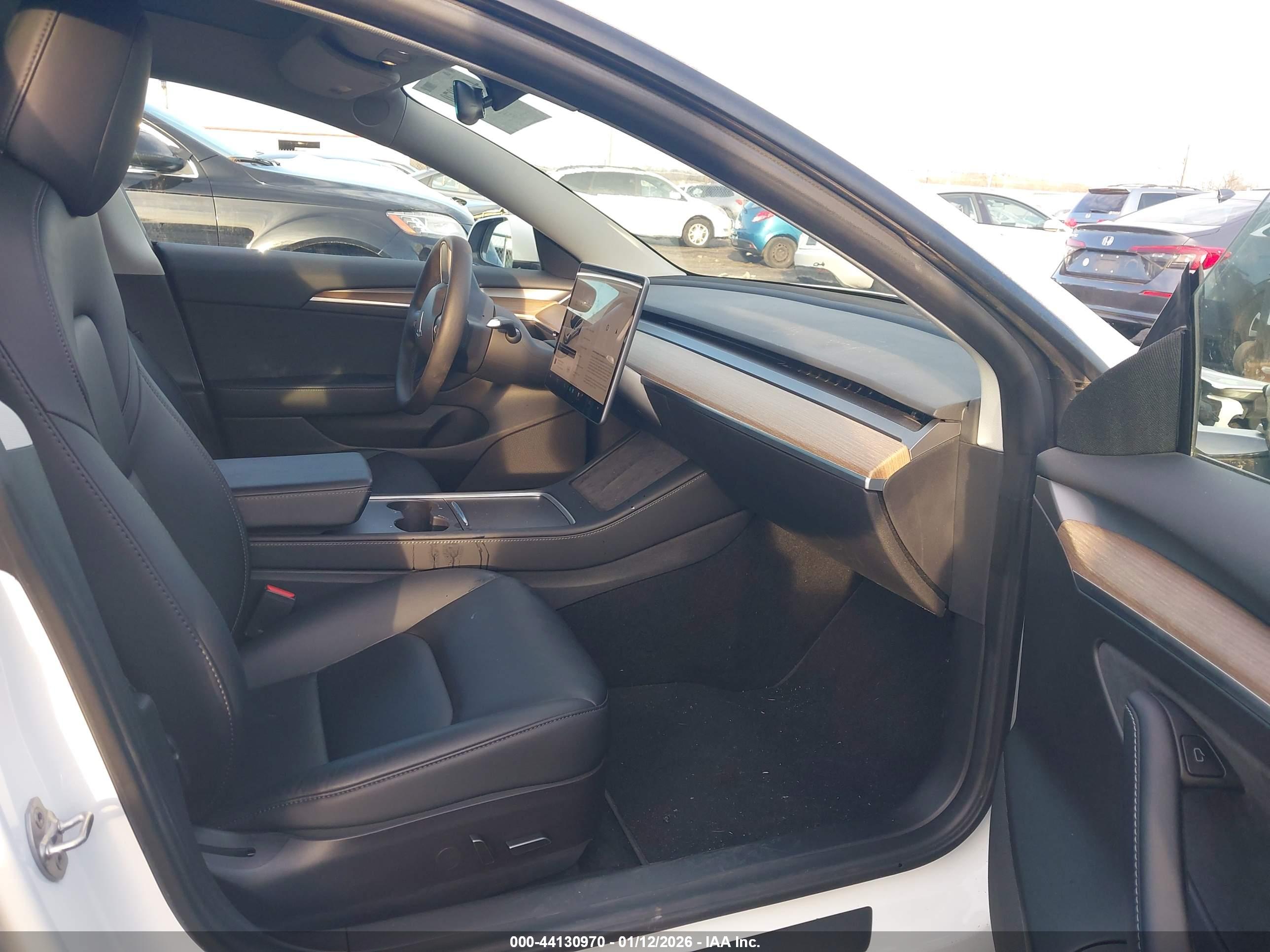 TESLA MODEL image 5