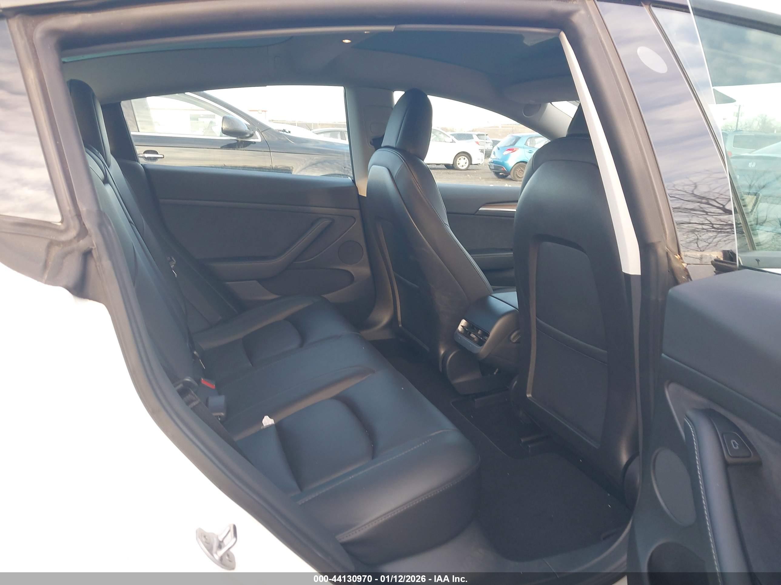 TESLA MODEL image 8